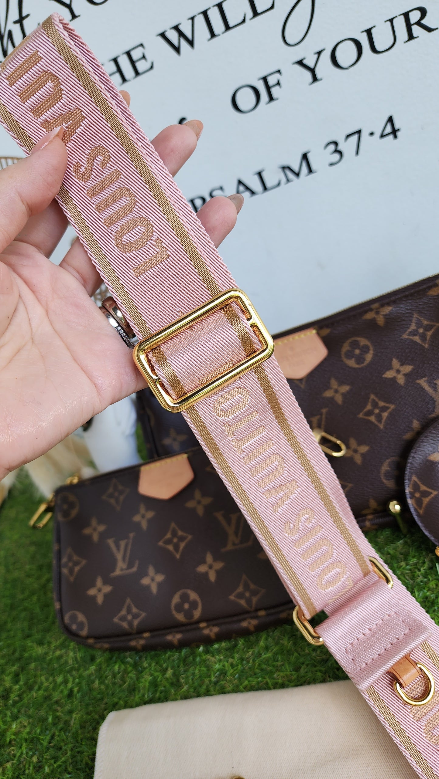 LOUIS VUITTON MULTI POCHETTE