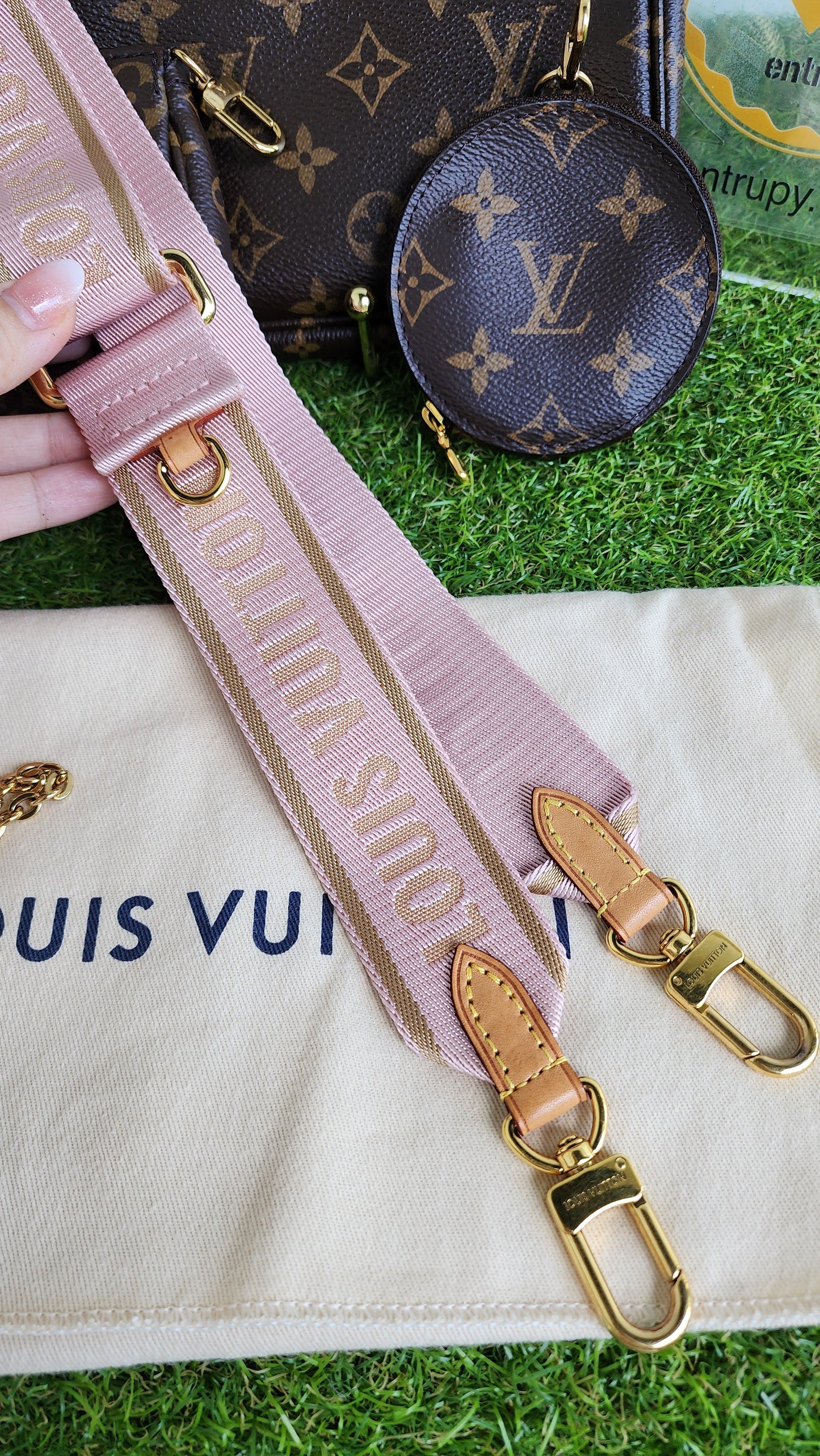 LOUIS VUITTON MULTI POCHETTE