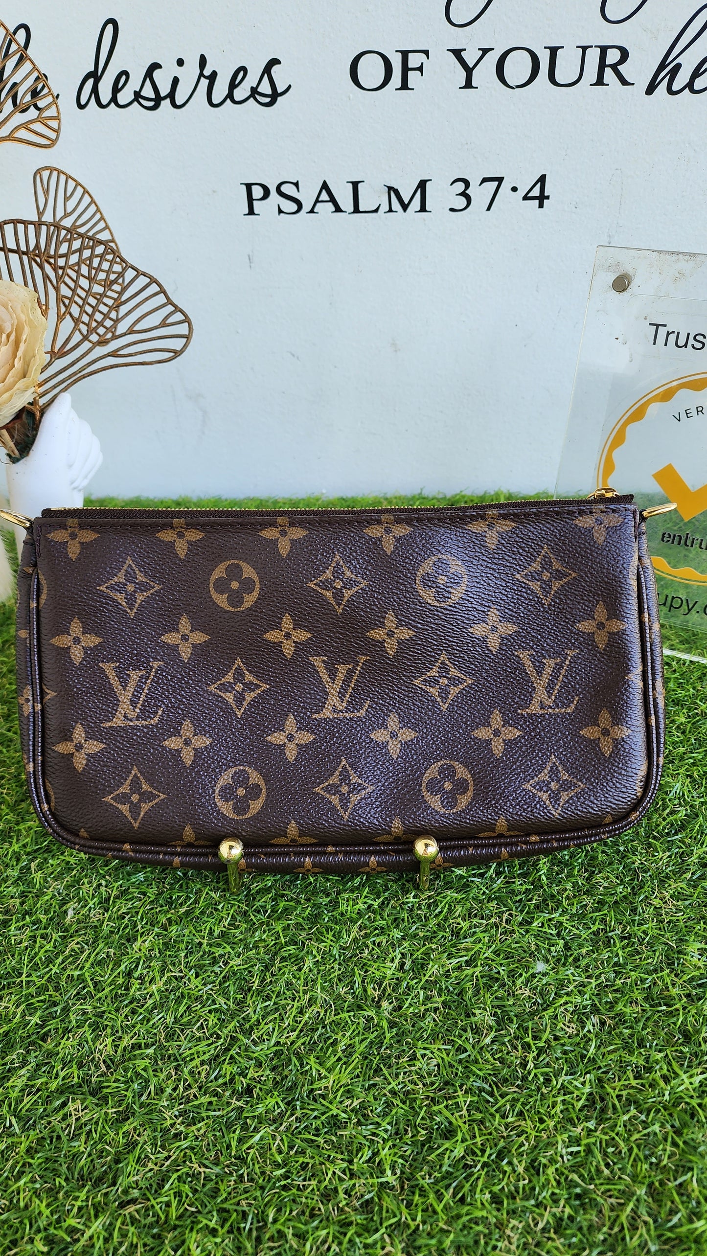 LOUIS VUITTON MULTI POCHETTE