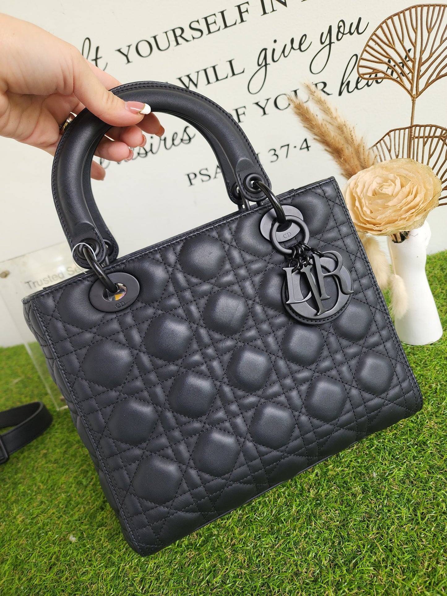 LADY DIOR MEDIUM SO BLACK