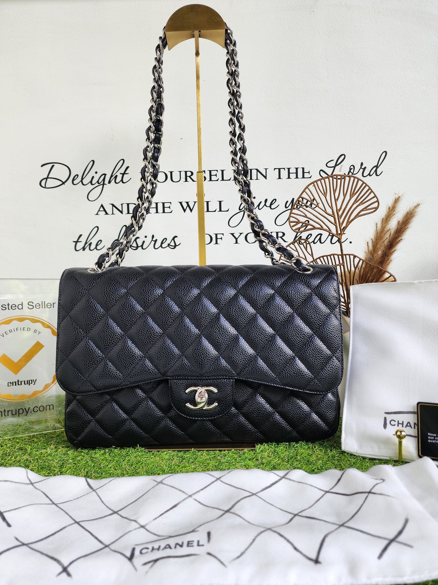 CHANEL JUMBO CLASSIC FLAP
