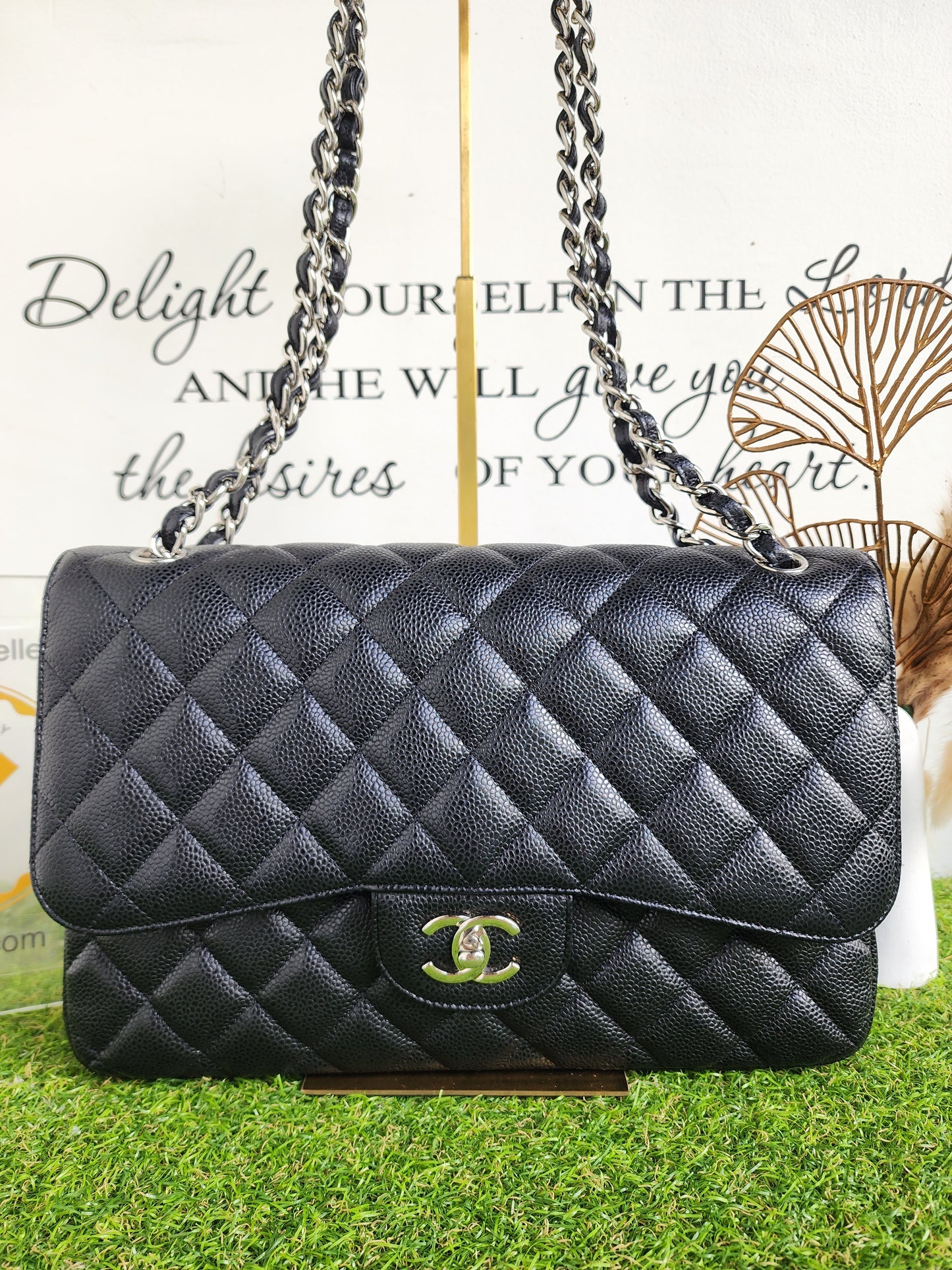 CHANEL JUMBO CLASSIC FLAP