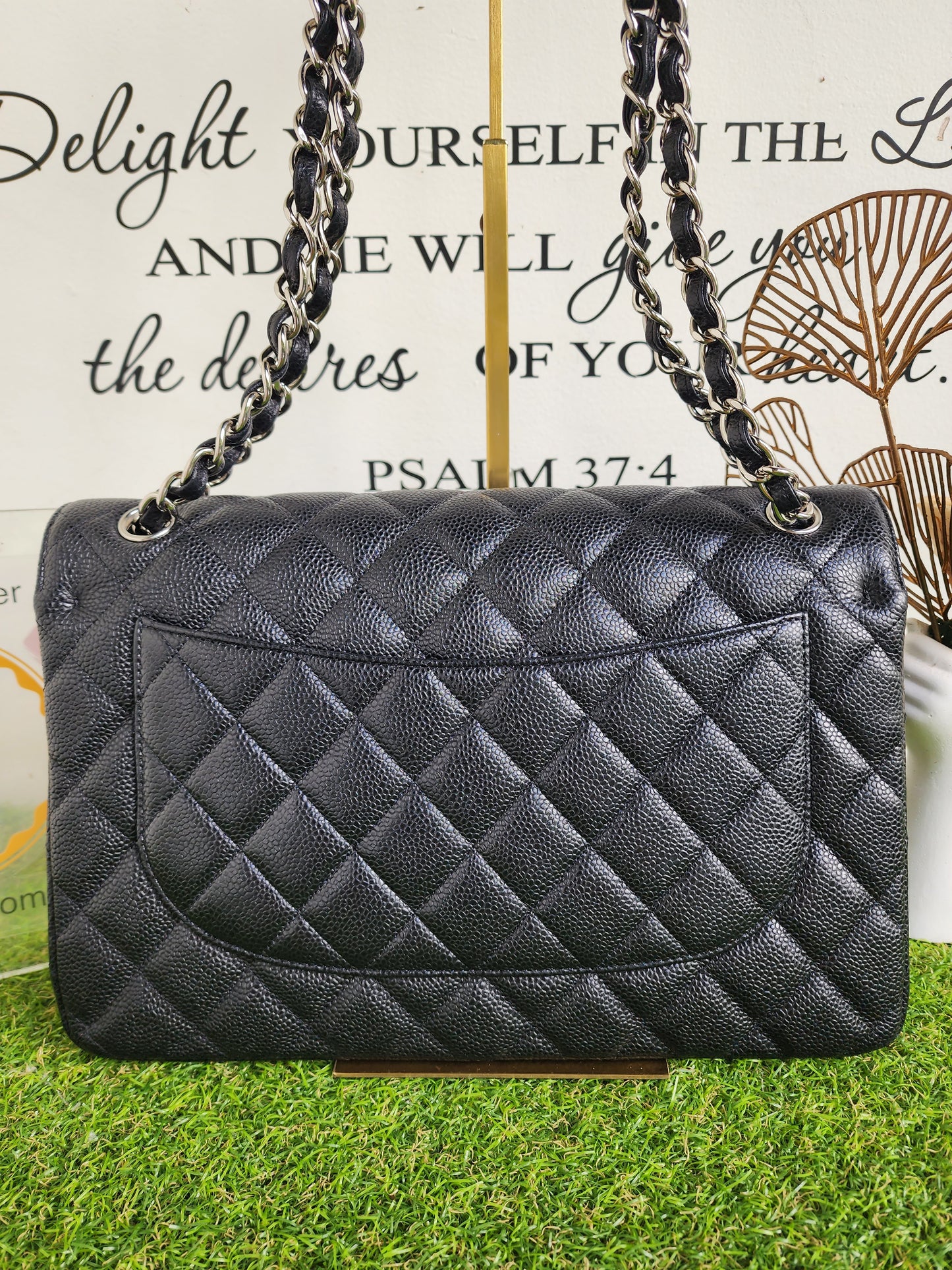 CHANEL JUMBO CLASSIC FLAP