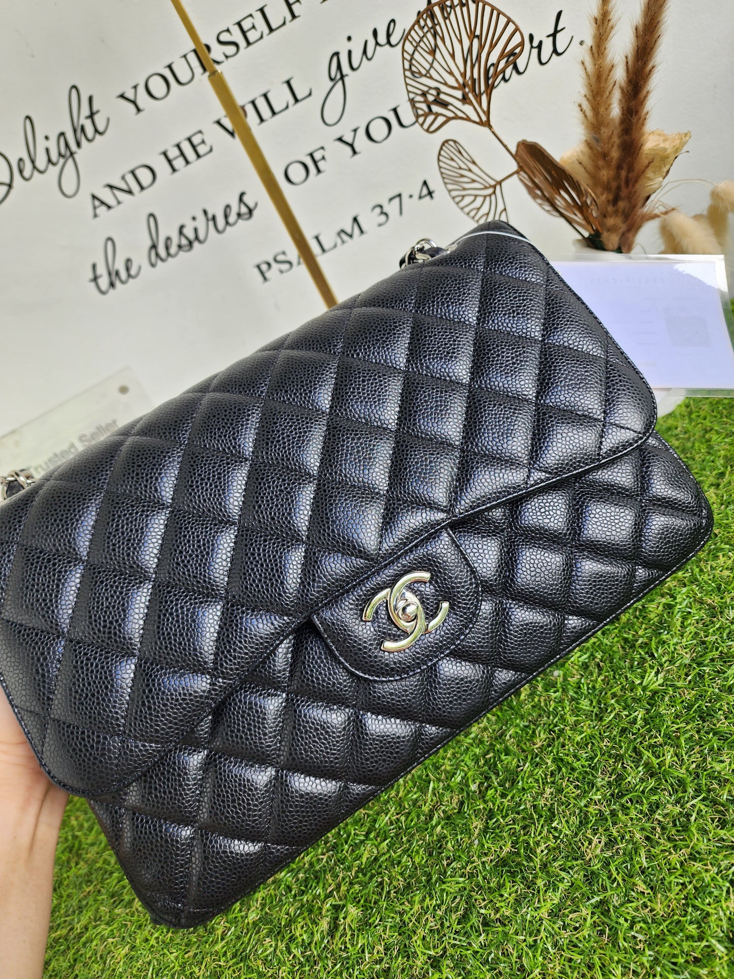 CHANEL JUMBO CLASSIC FLAP