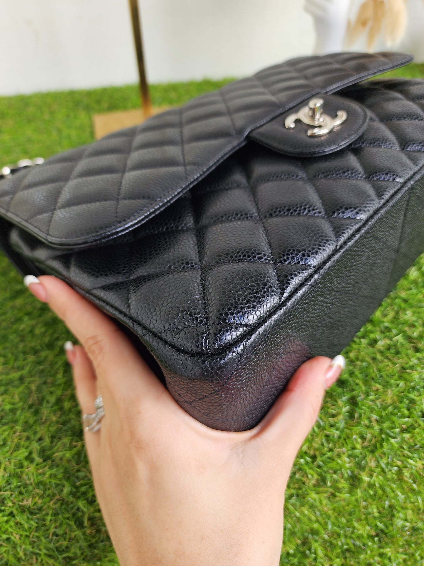 CHANEL JUMBO CLASSIC FLAP