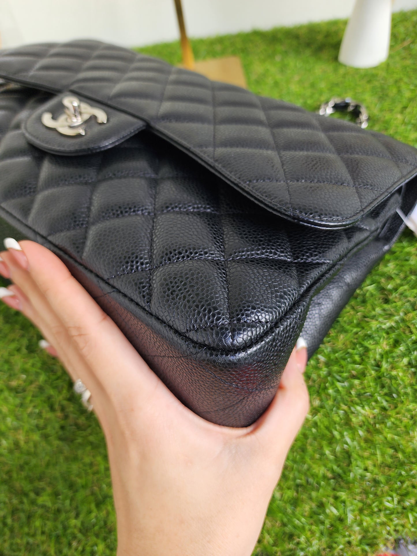 CHANEL JUMBO CLASSIC FLAP