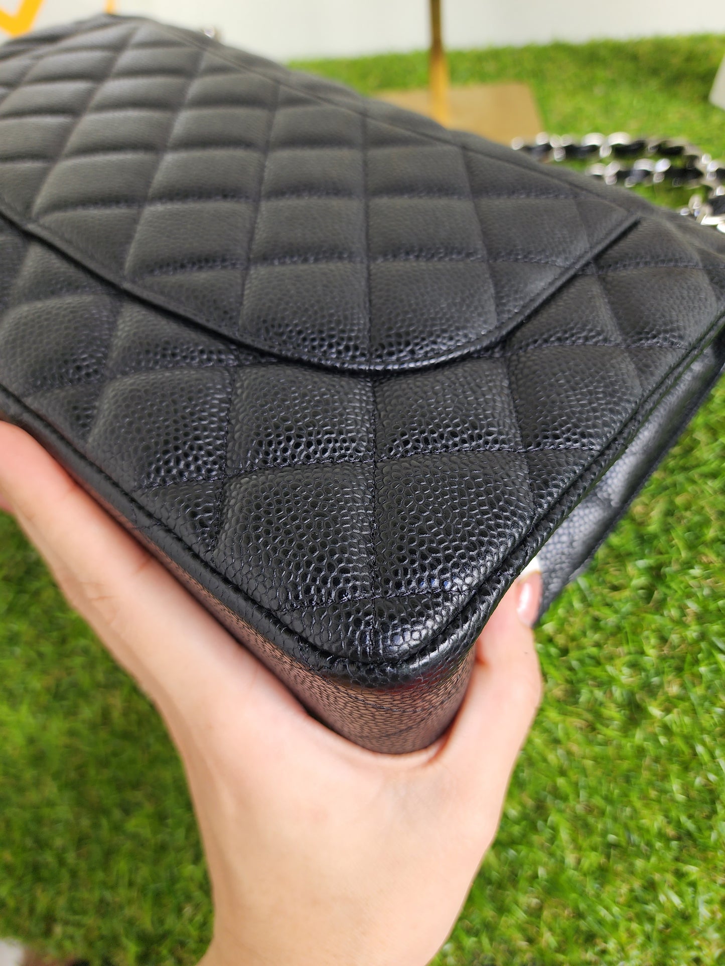 CHANEL JUMBO CLASSIC FLAP