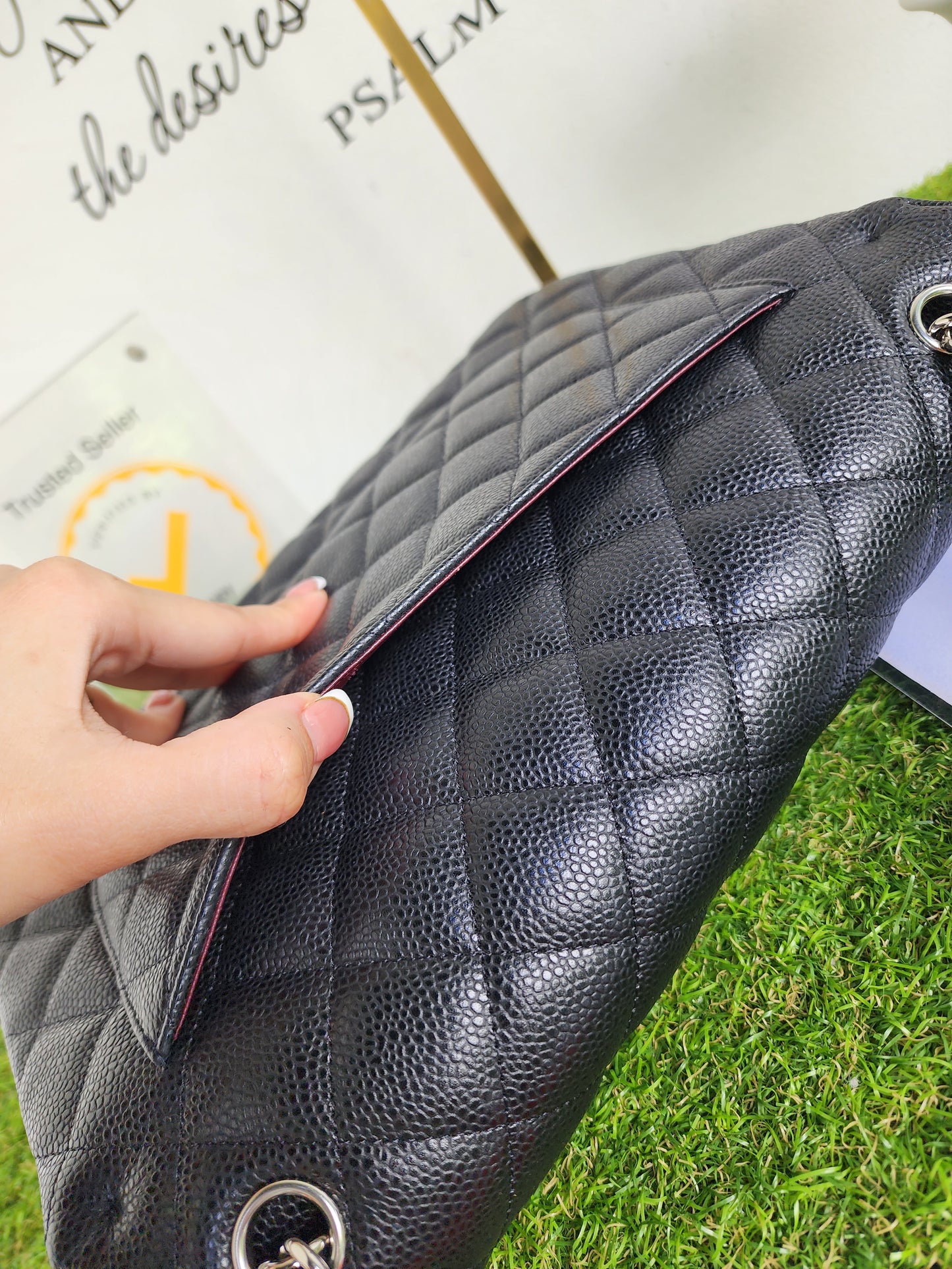 CHANEL JUMBO CLASSIC FLAP