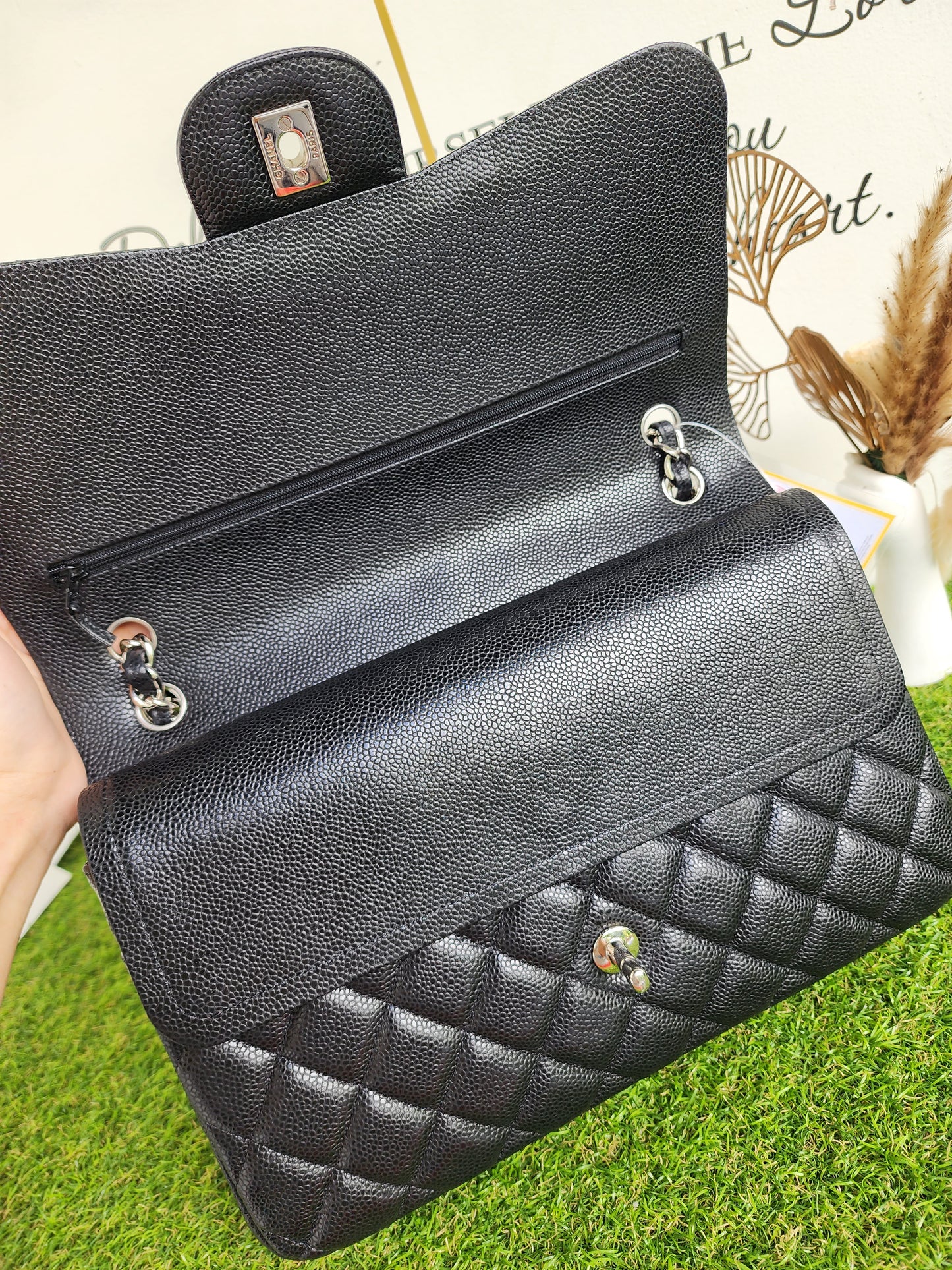 CHANEL JUMBO CLASSIC FLAP