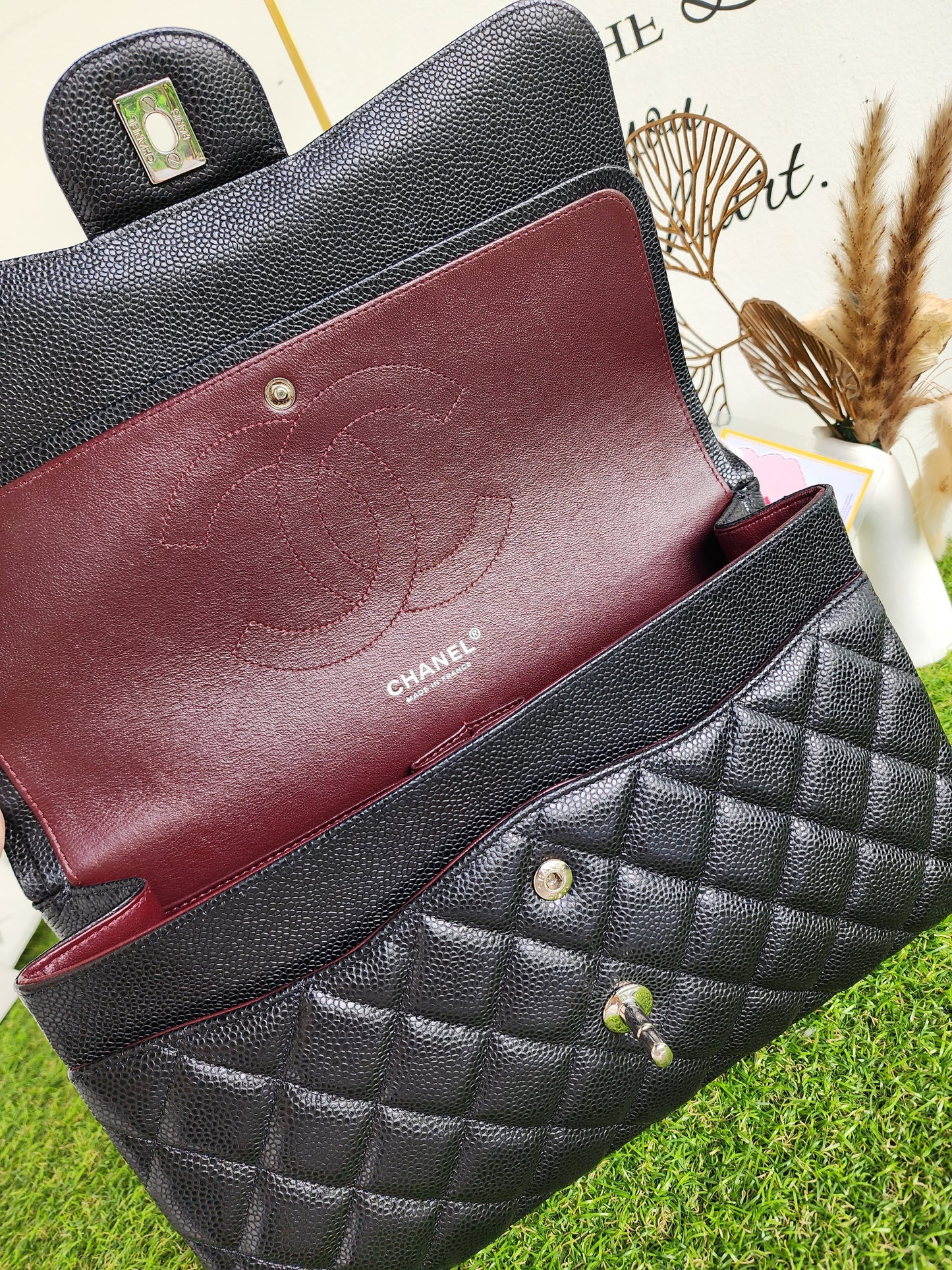 CHANEL JUMBO CLASSIC FLAP