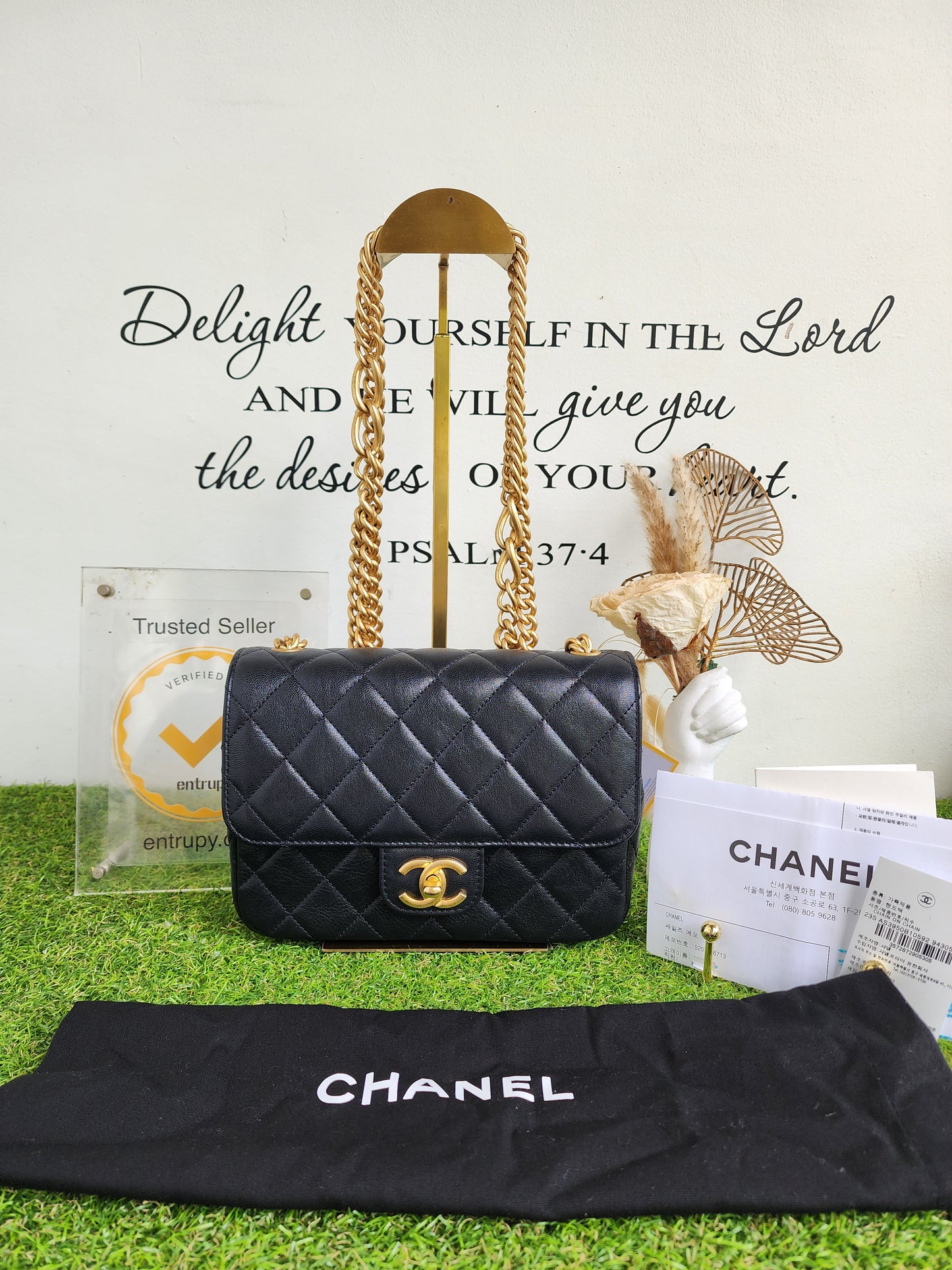 UNUSED CHANEL CHAIN ON CHAIN