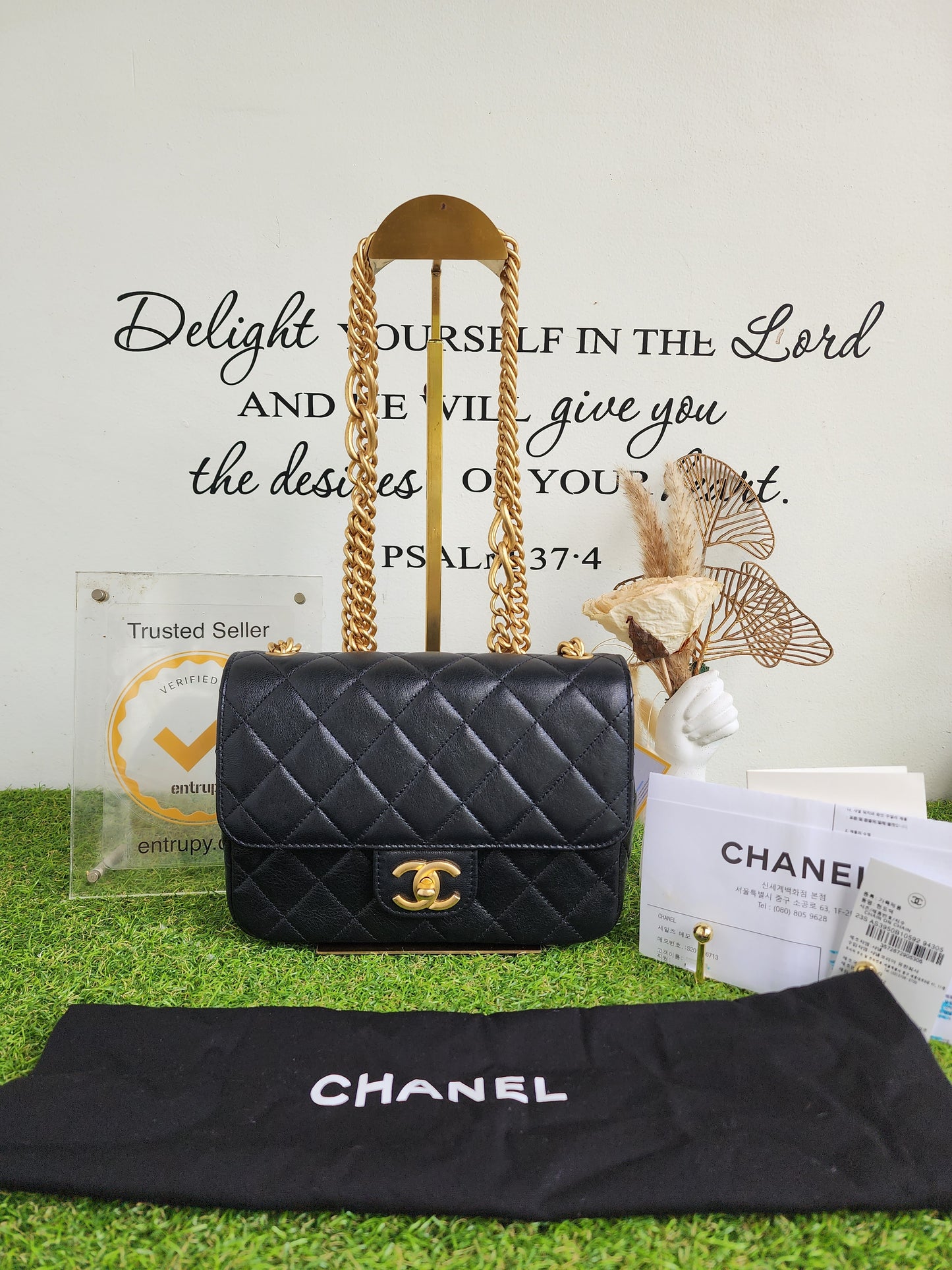 UNUSED CHANEL CHAIN ON CHAIN