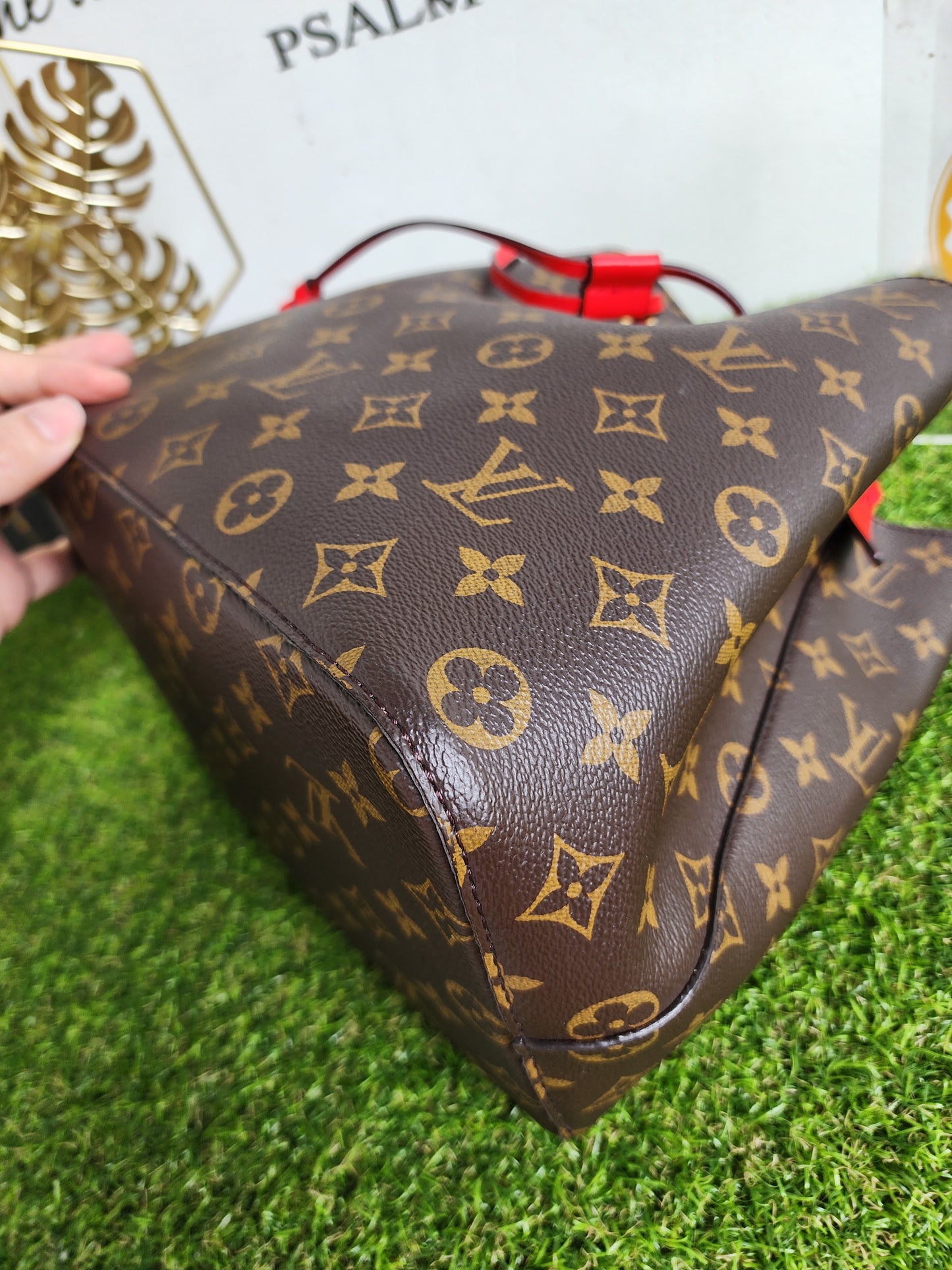 LOUIS VUITTON NEONOE MONOGRAM