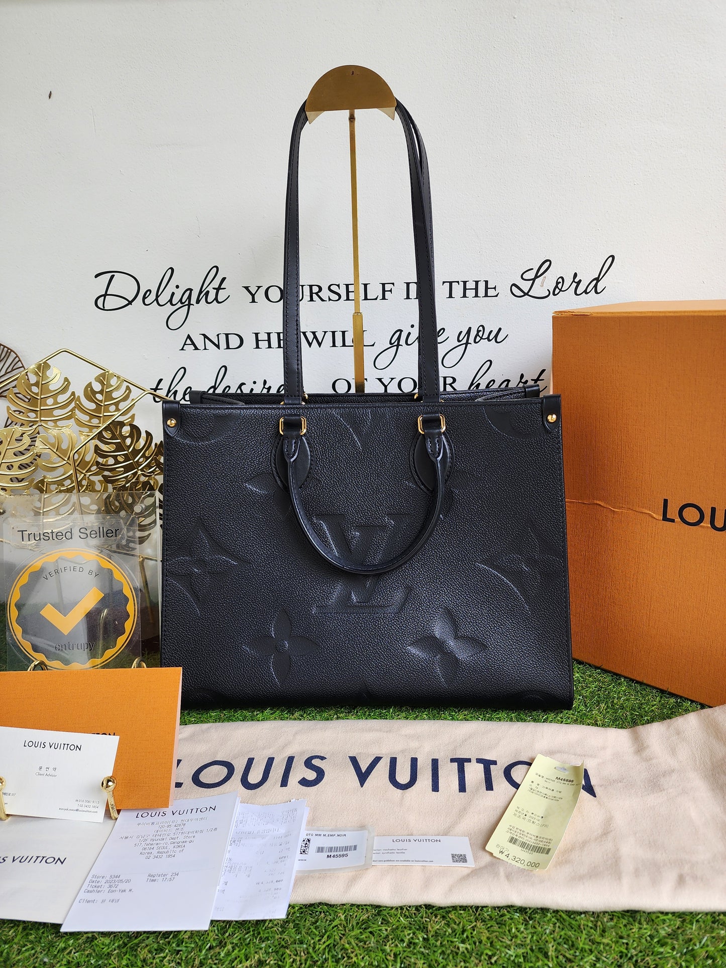 LOUIS VUITTON OTG MM EMPREIENTE BLACK