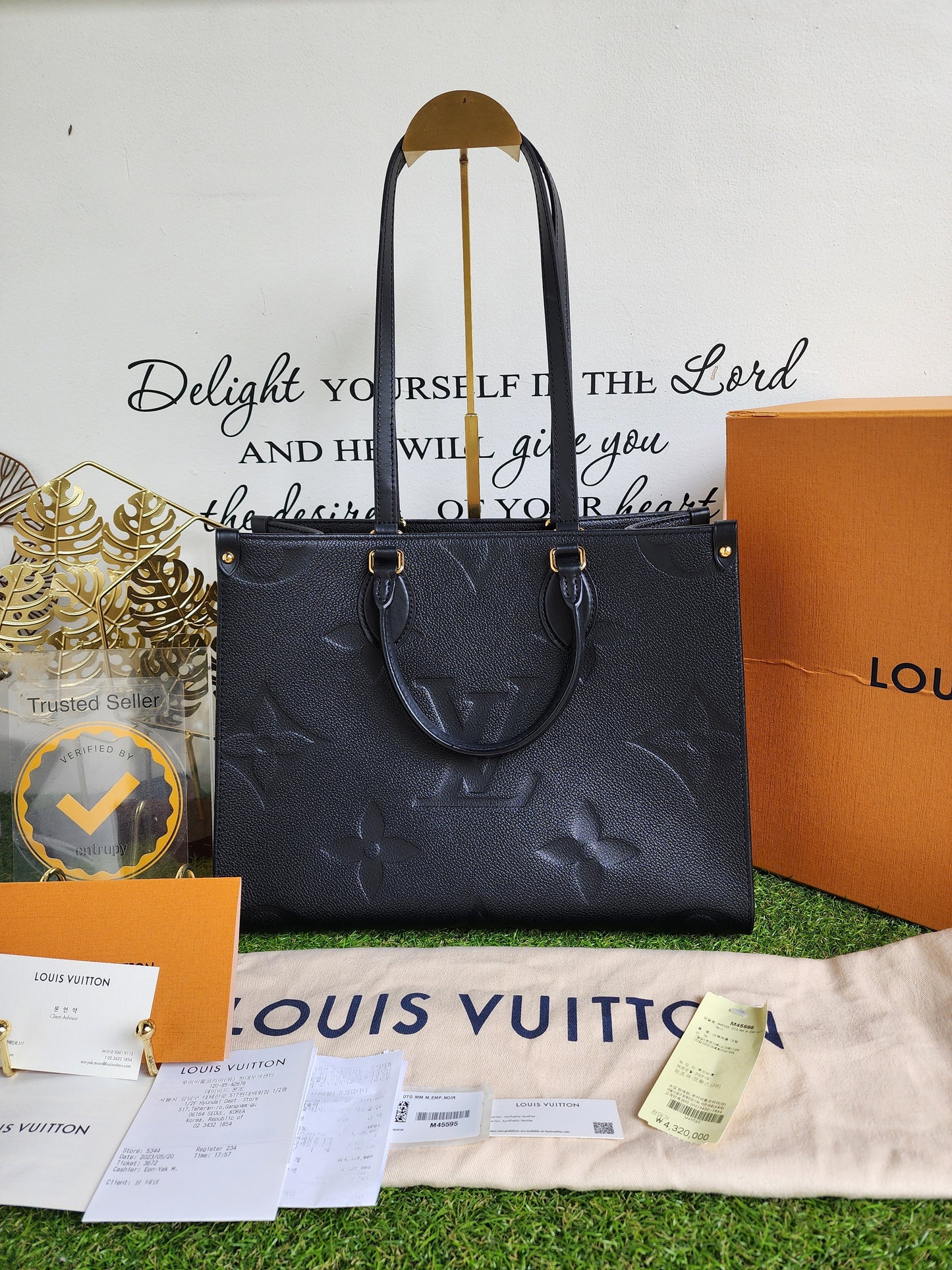 LOUIS VUITTON OTG MM EMPREIENTE BLACK