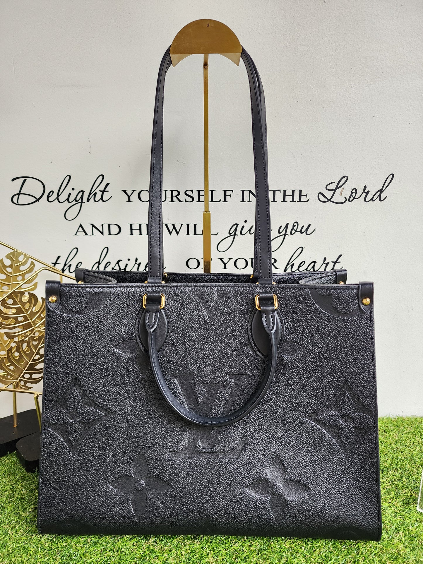 LOUIS VUITTON OTG MM EMPREIENTE BLACK