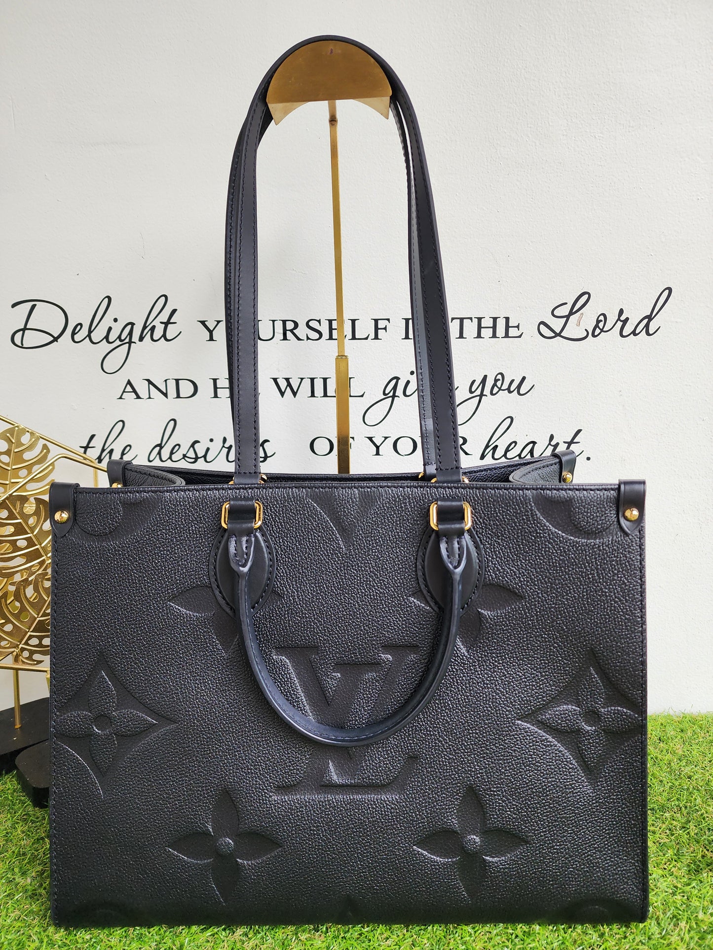 LOUIS VUITTON OTG MM EMPREIENTE BLACK