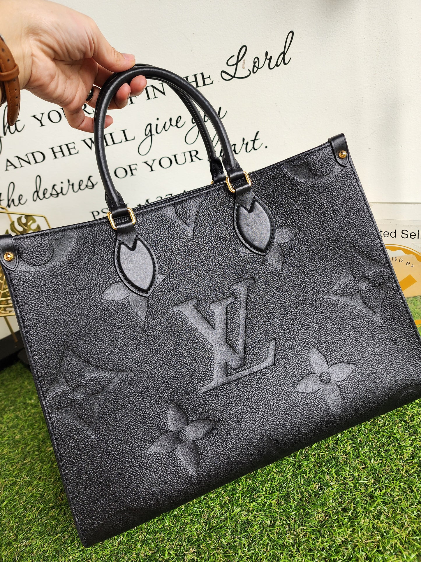 LOUIS VUITTON OTG MM EMPREIENTE BLACK