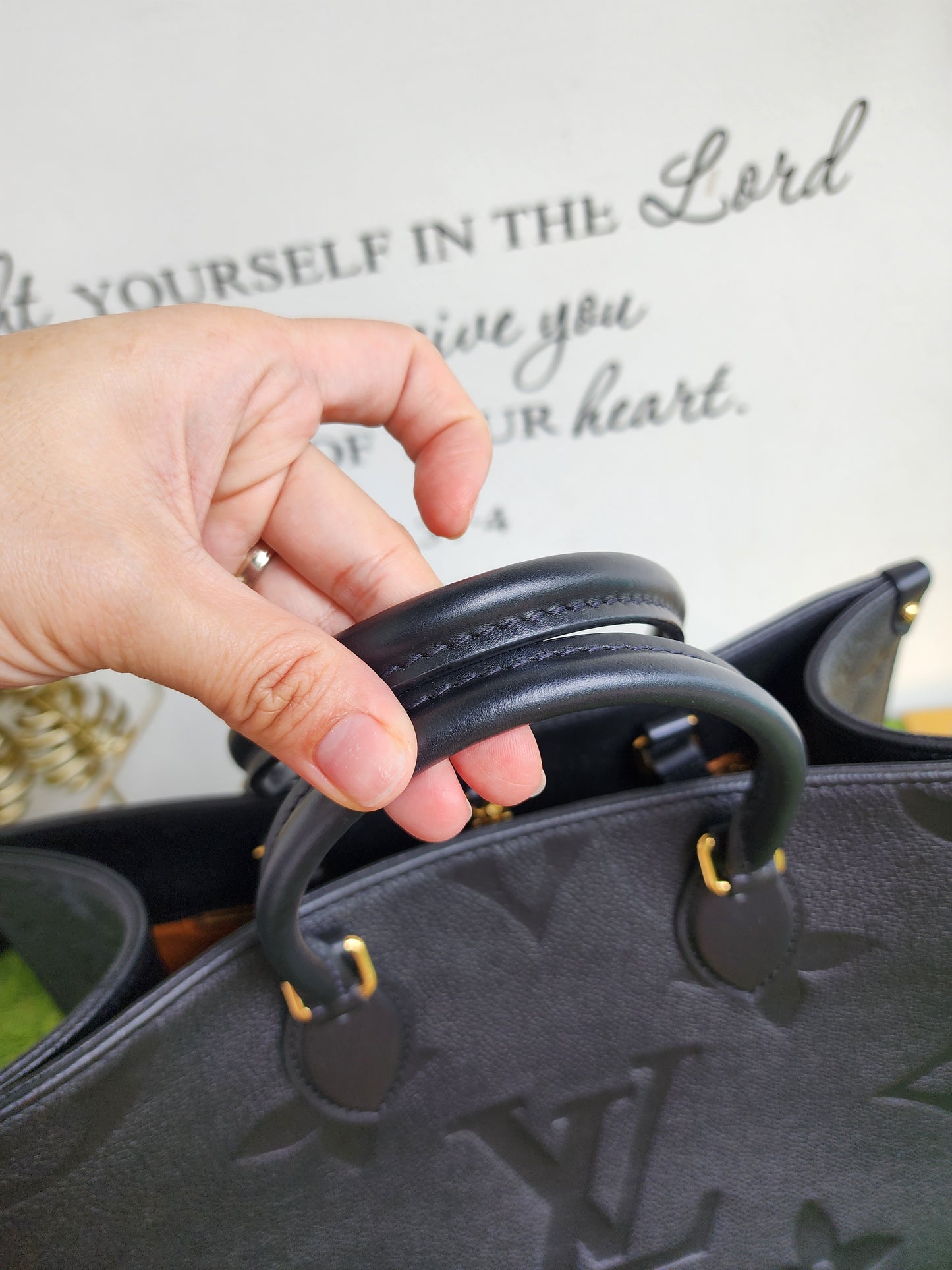 LOUIS VUITTON OTG MM EMPREIENTE BLACK