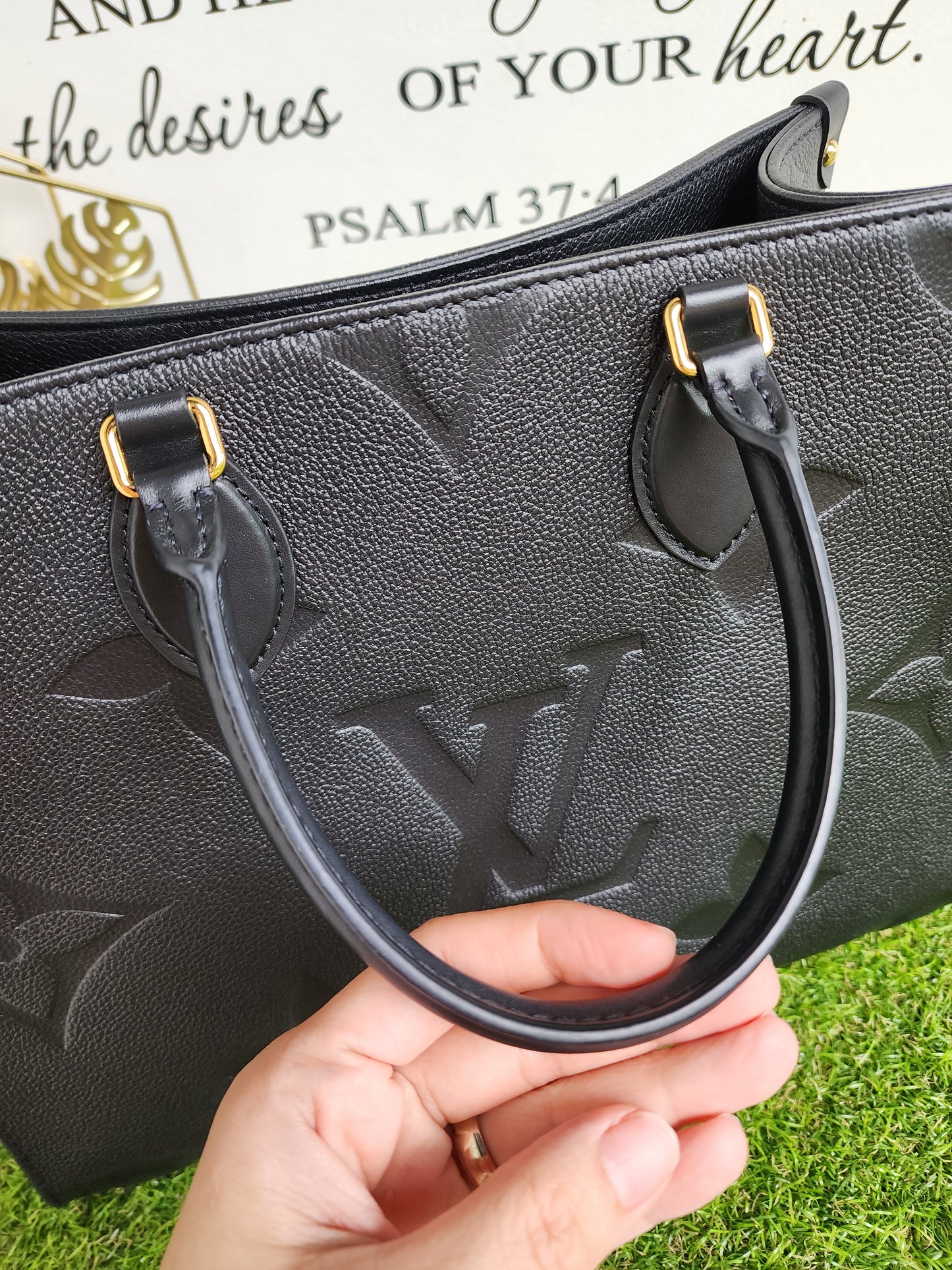 LOUIS VUITTON OTG MM EMPREIENTE BLACK