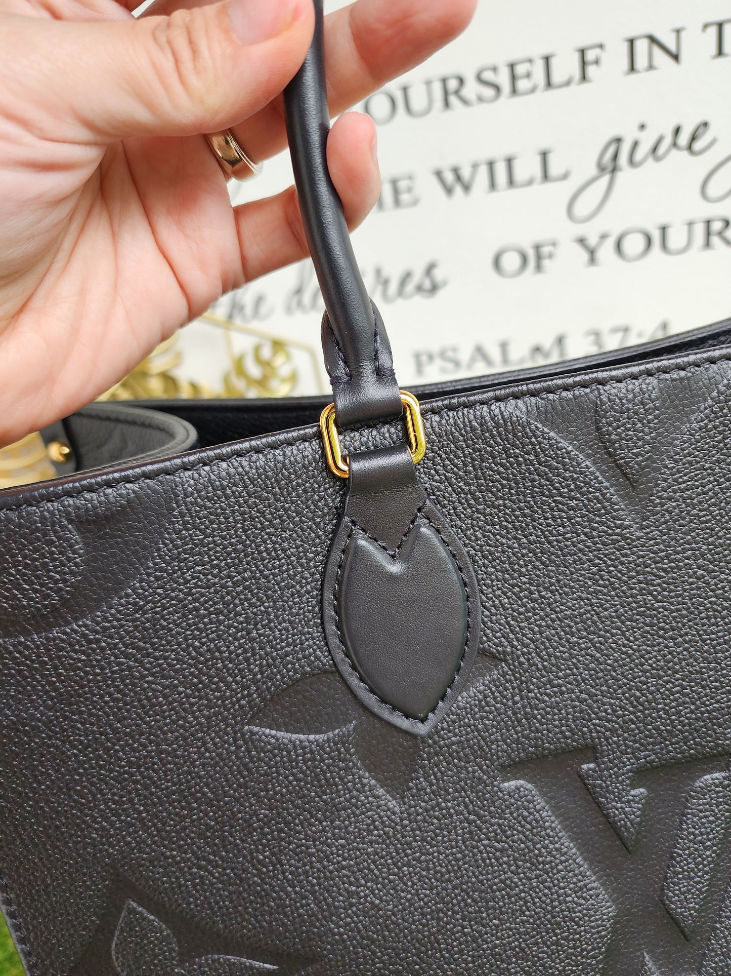 LOUIS VUITTON OTG MM EMPREIENTE BLACK