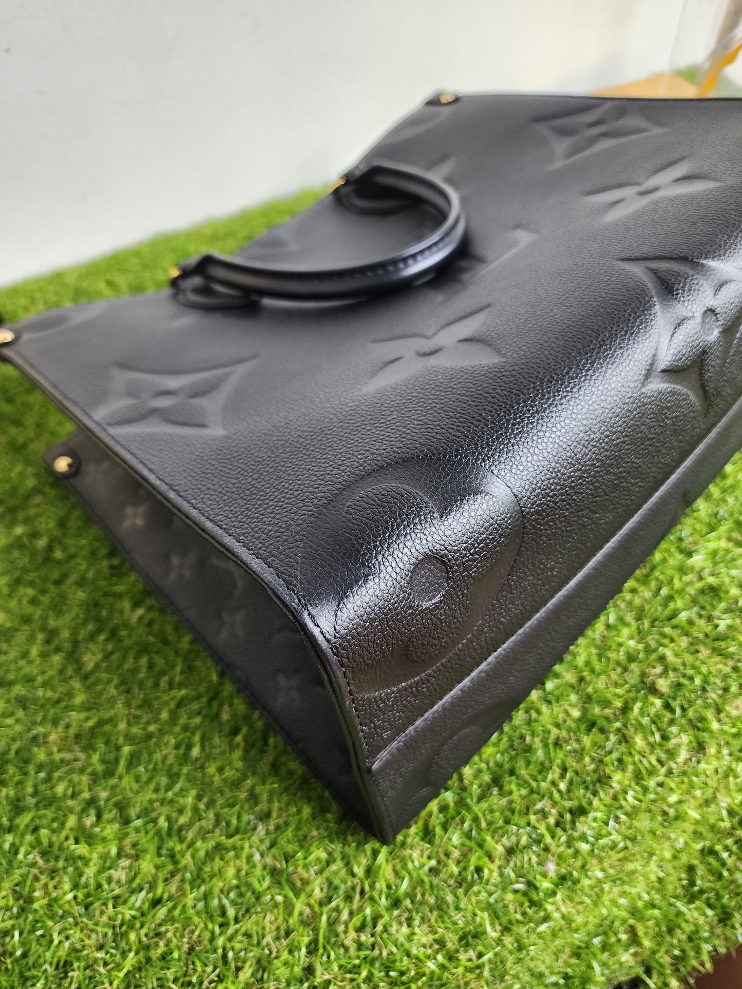 LOUIS VUITTON OTG MM EMPREIENTE BLACK