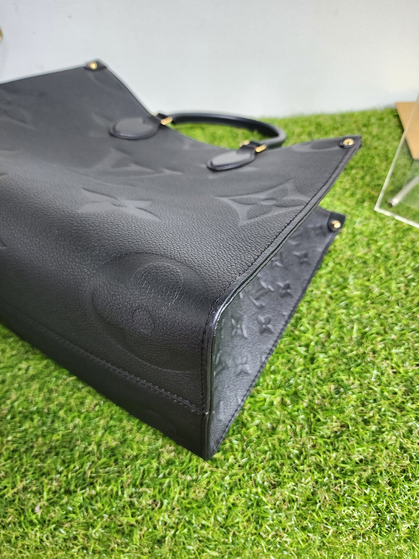 LOUIS VUITTON OTG MM EMPREIENTE BLACK