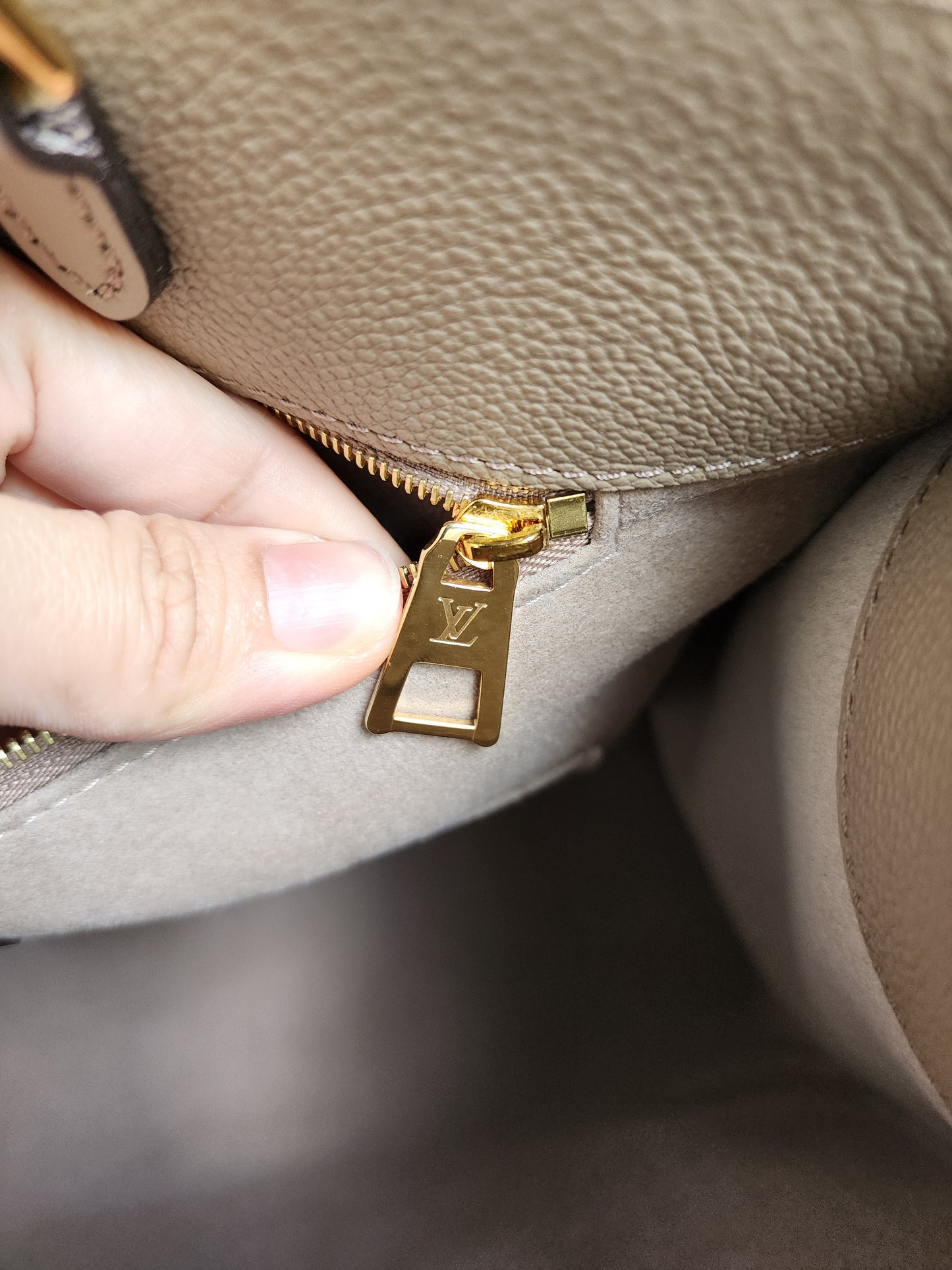 LOUIS VUITTON OTG MM EMPREIENTE BEIGE