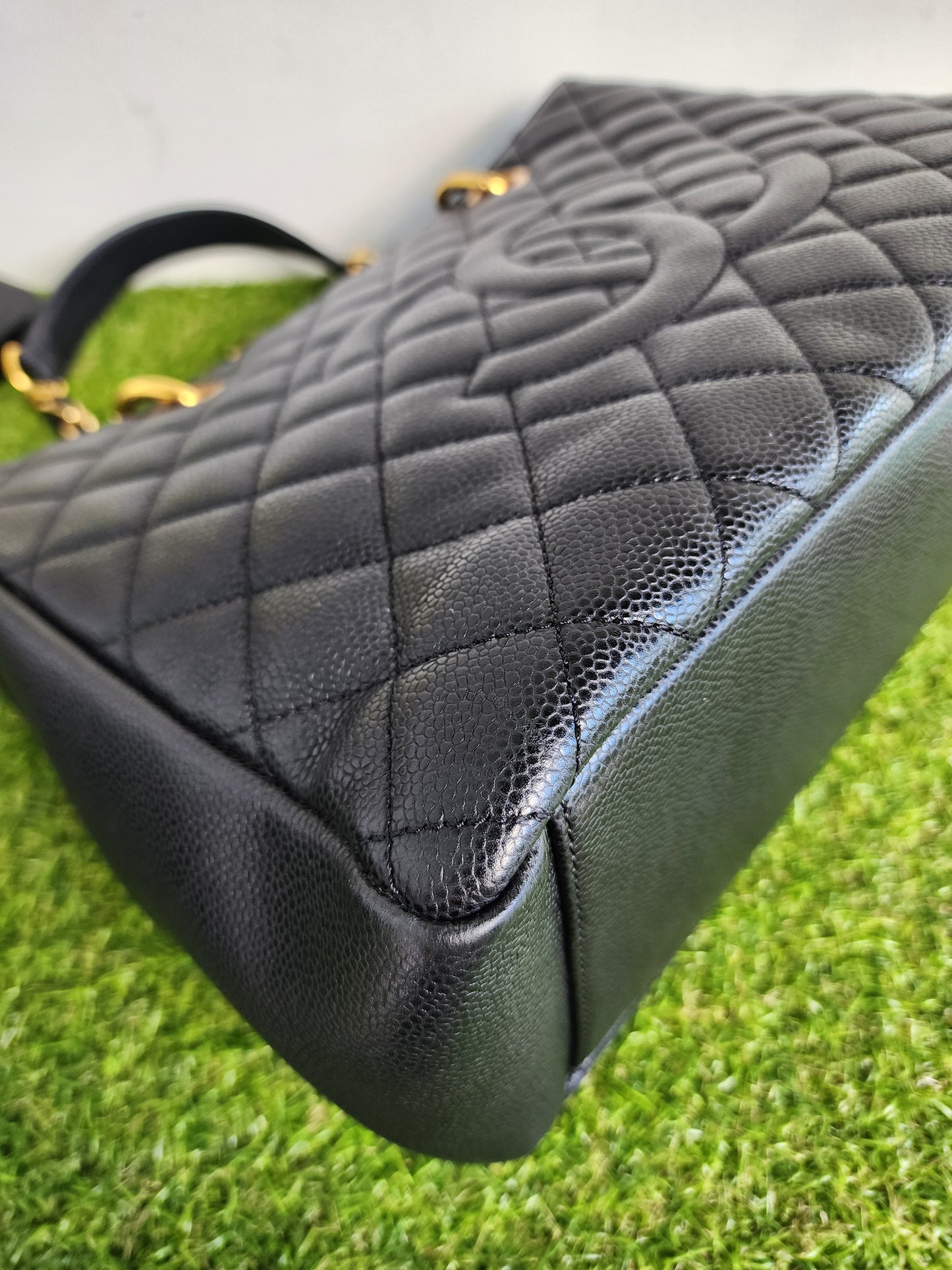CHANEL GST BLACK GHW