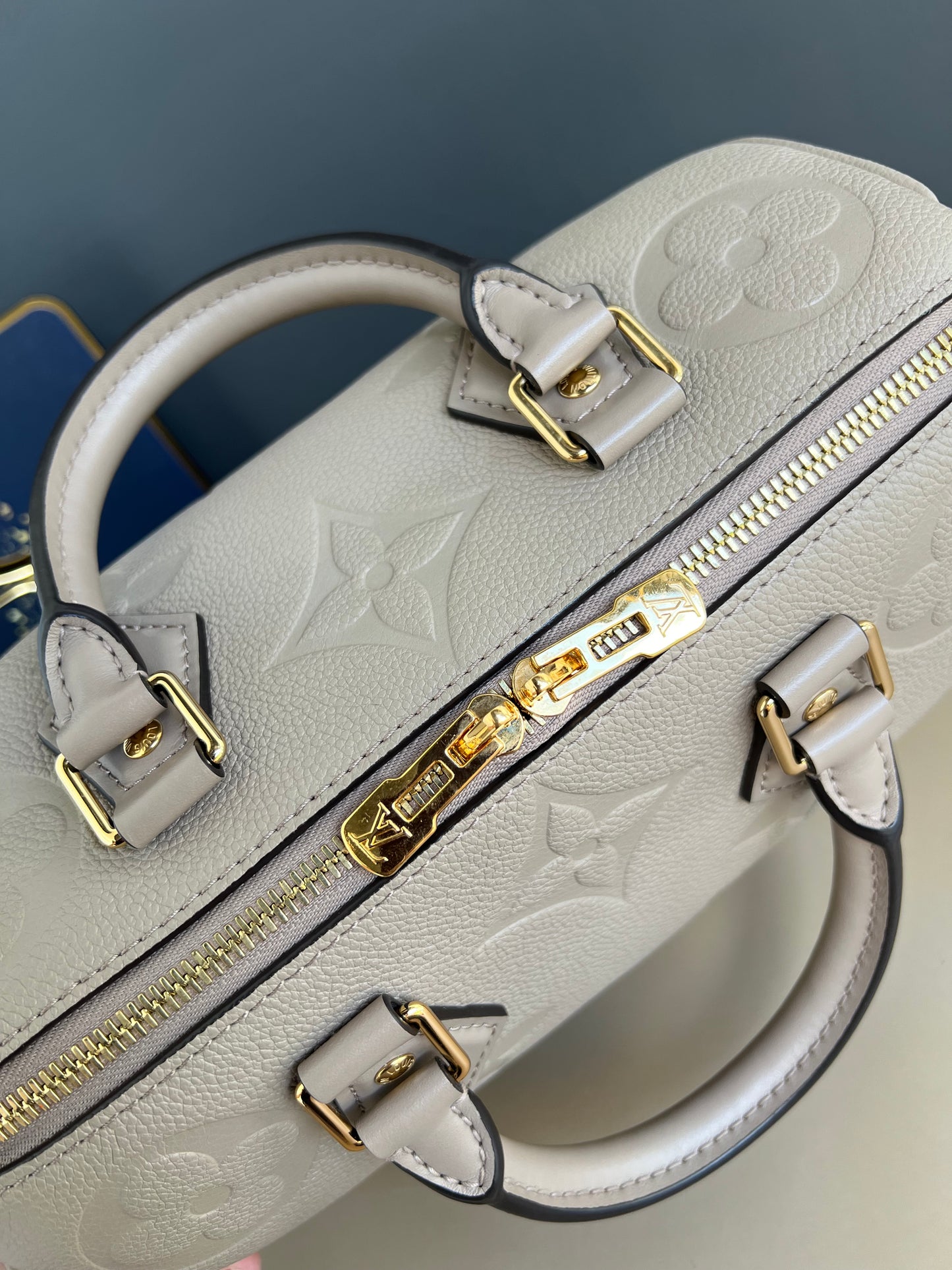 LOUIS VUITTON BANDOULIERE 25 EMPREIENTE