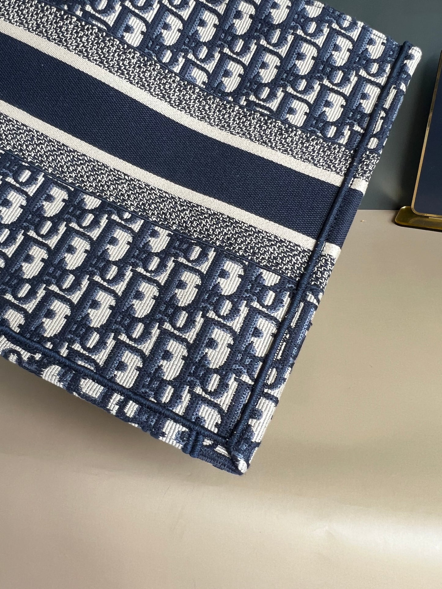 CHRISTIAN DIOR BOOKTOTE MEDIUM