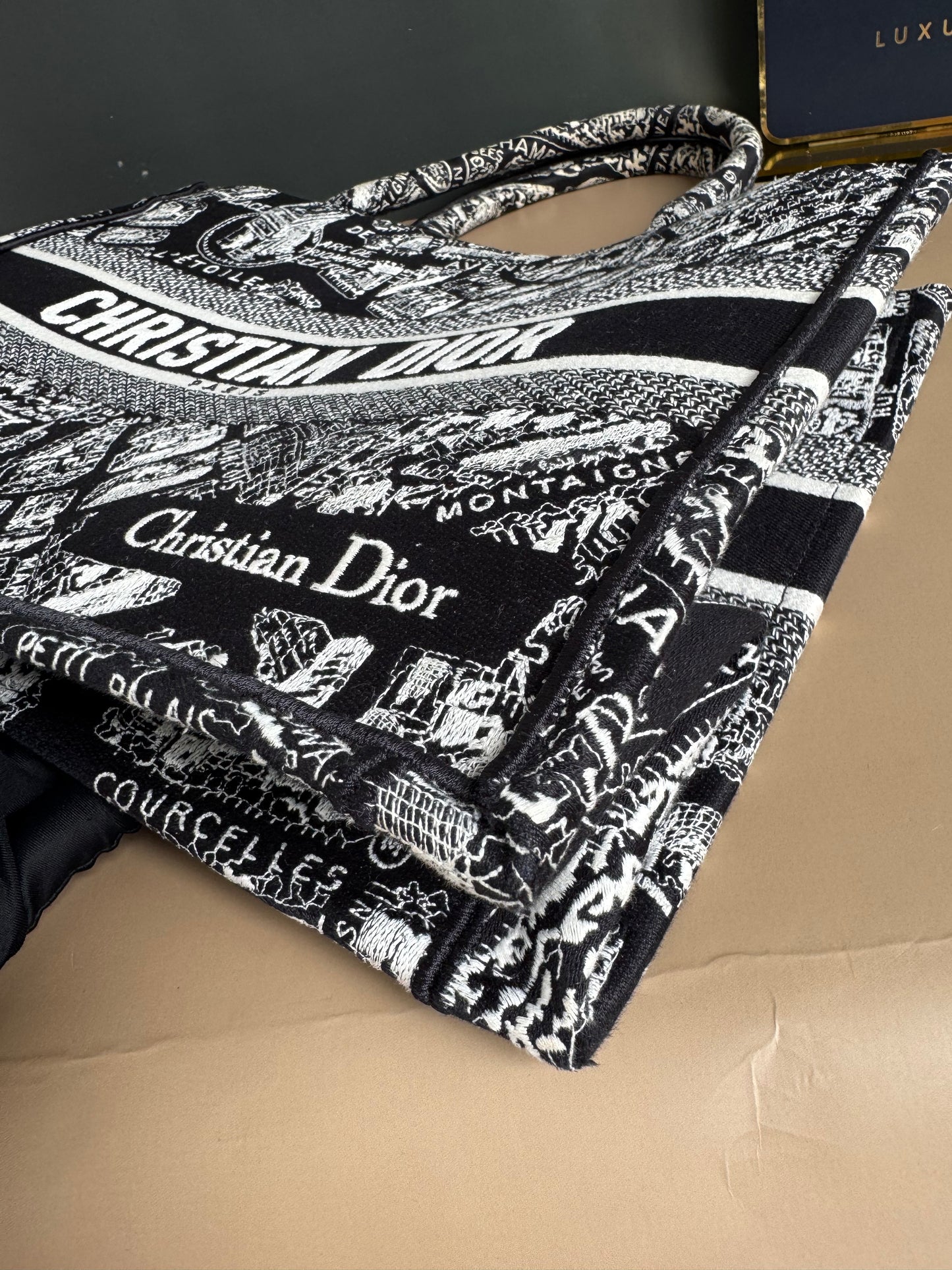 CHRISTIAN DIOR BOOKTOTE MEDIUM