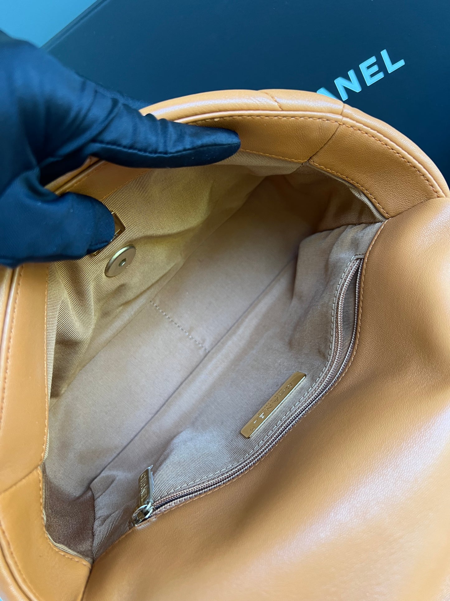CHANEL C19 SMALL CARAMEL 21P
