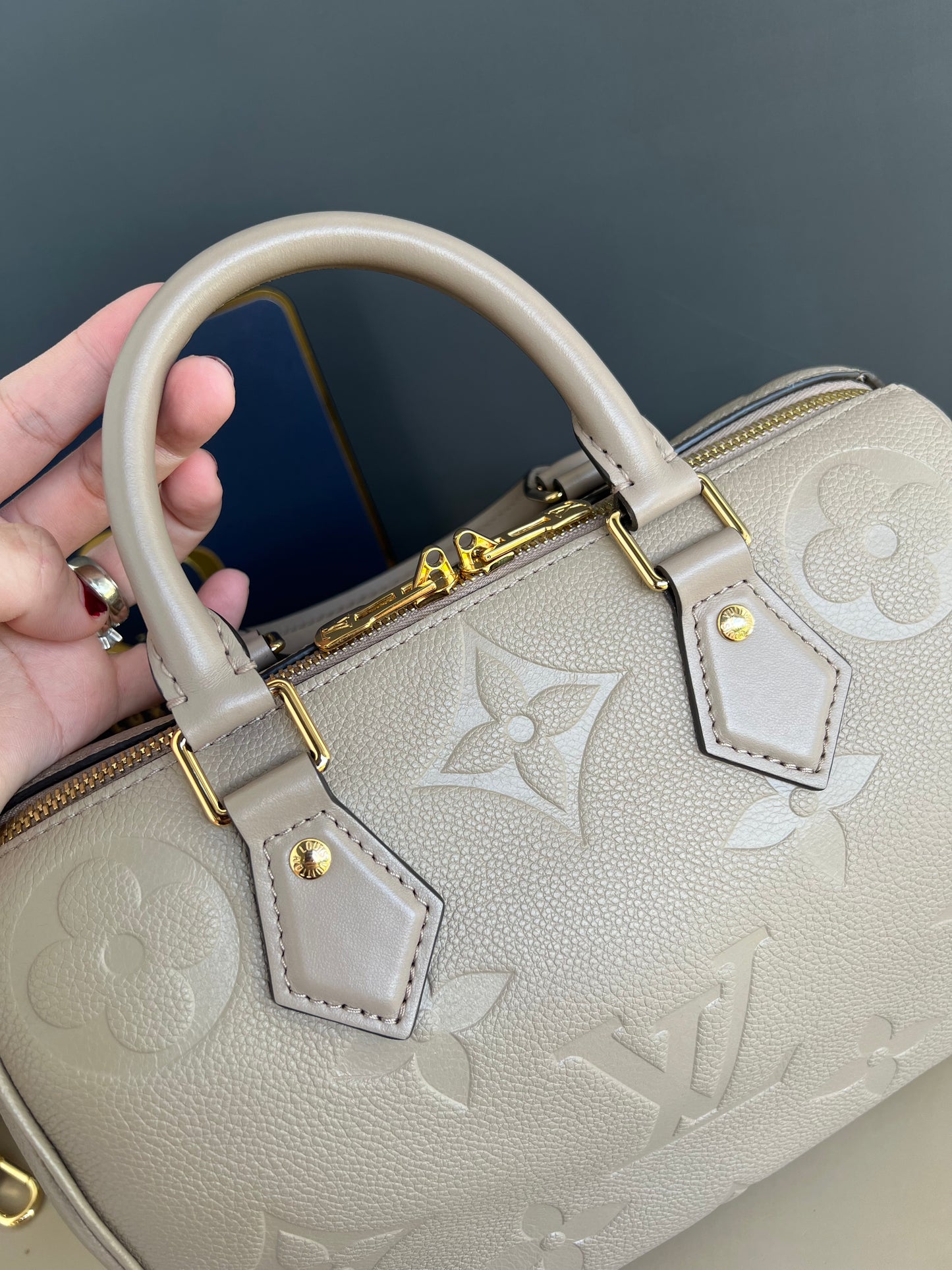 LOUIS VUITTON BANDOULIERE 25 EMPREIENTE