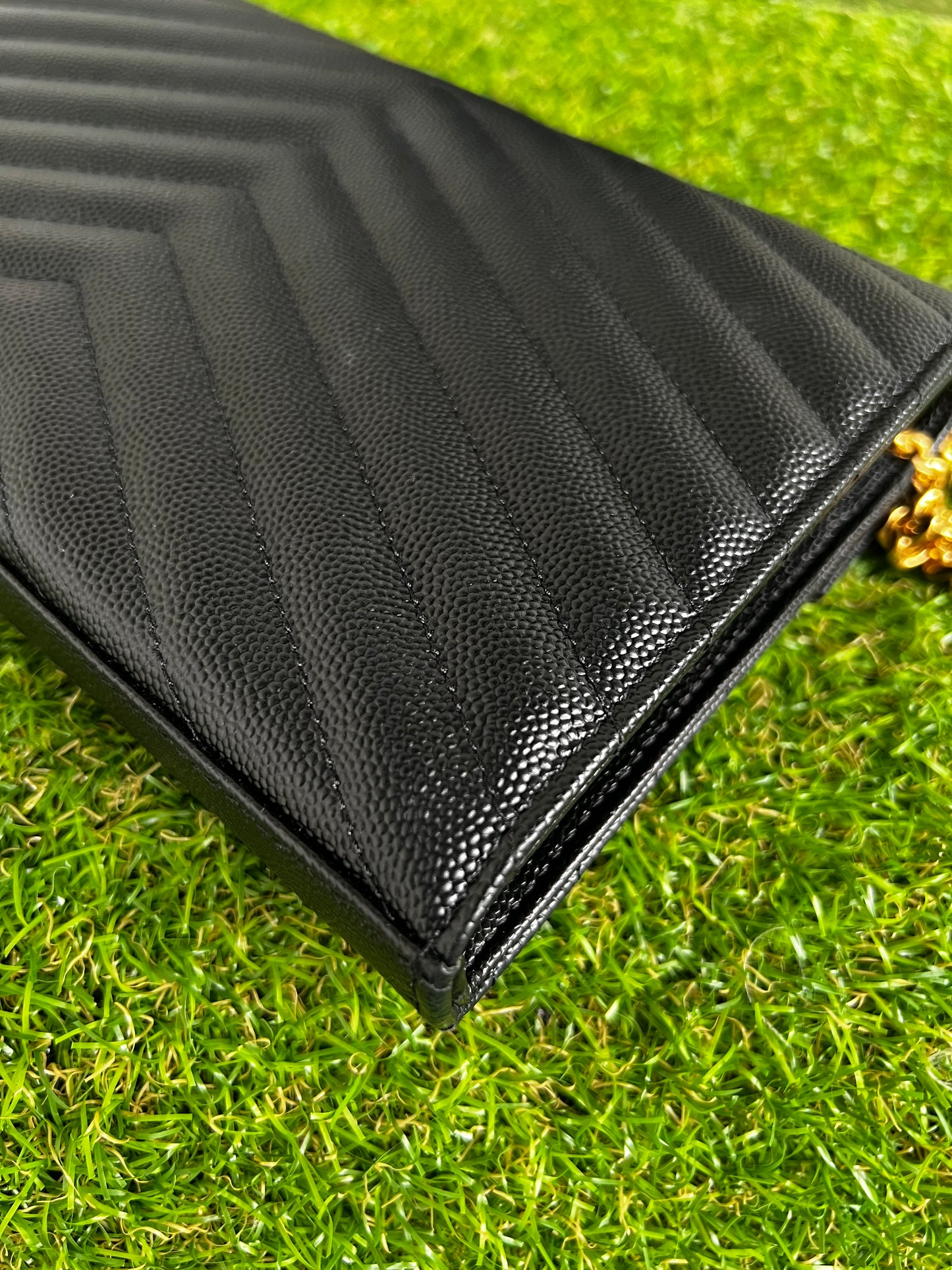 YSL WALLET ON CHAIN MEDIUM