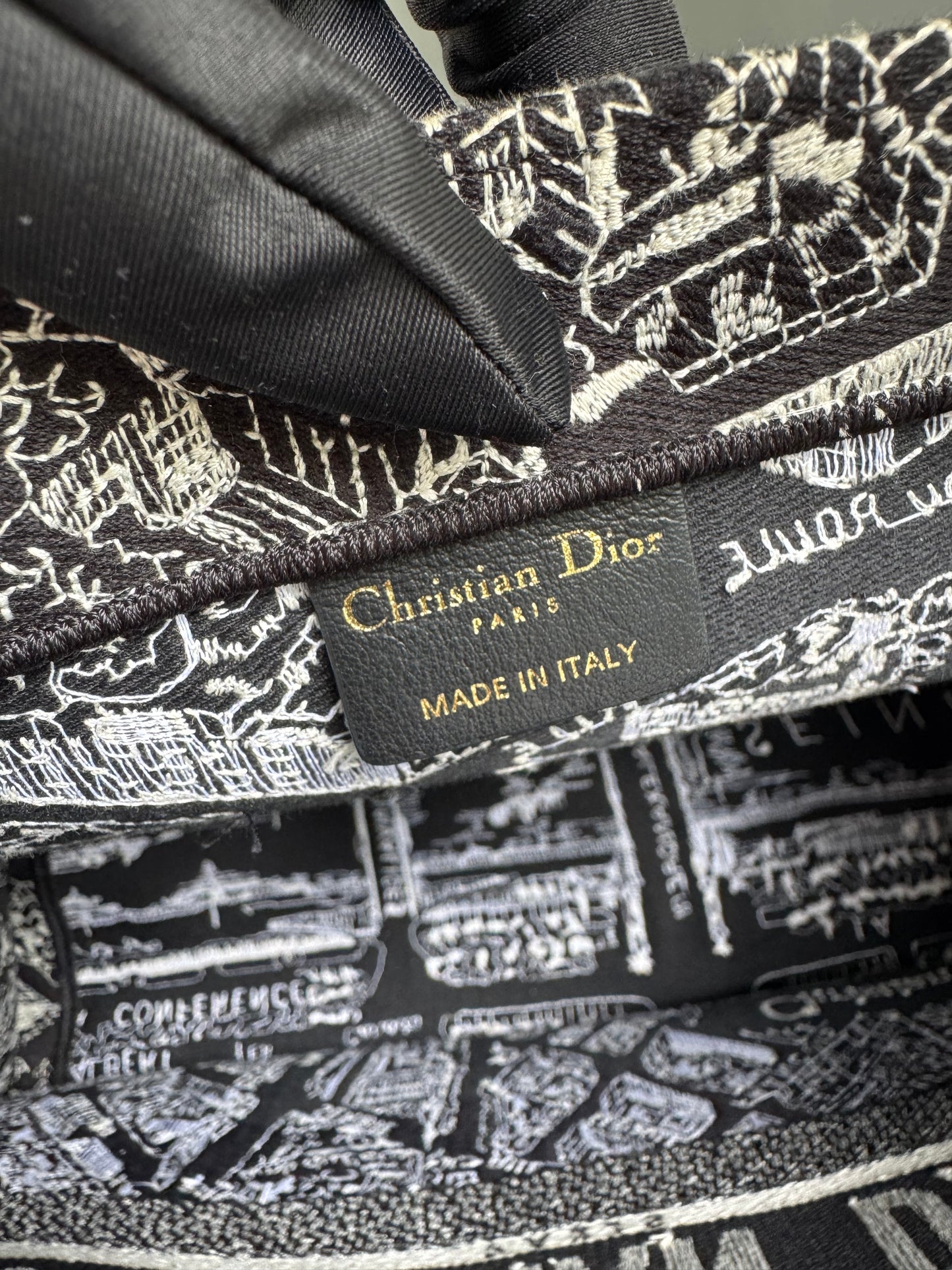 CHRISTIAN DIOR BOOKTOTE MEDIUM