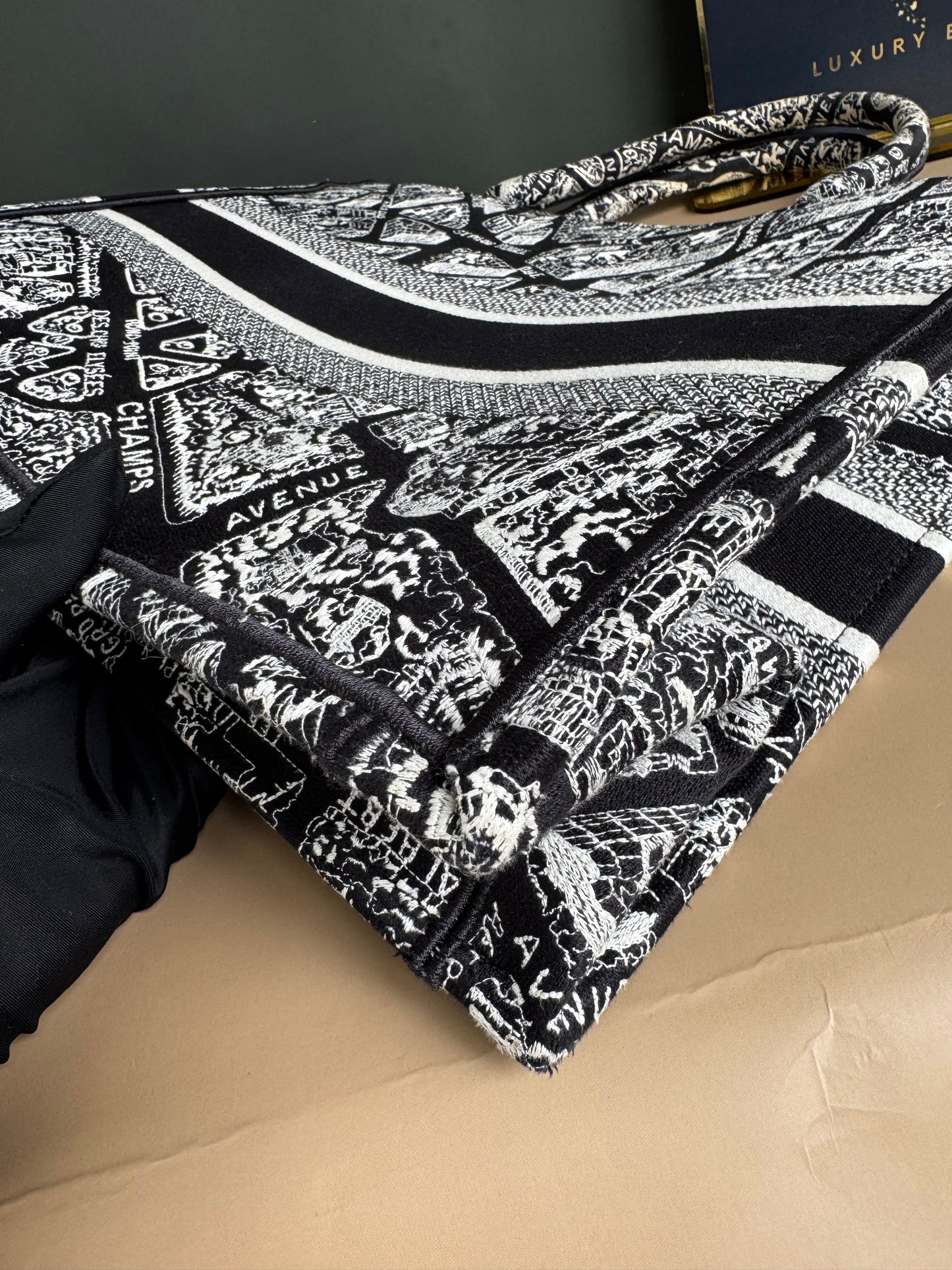CHRISTIAN DIOR BOOKTOTE MEDIUM