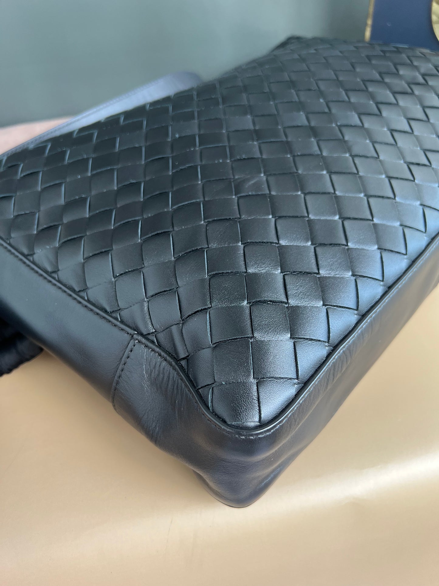 BOTTEGA VENETTA MESSENGER BAG