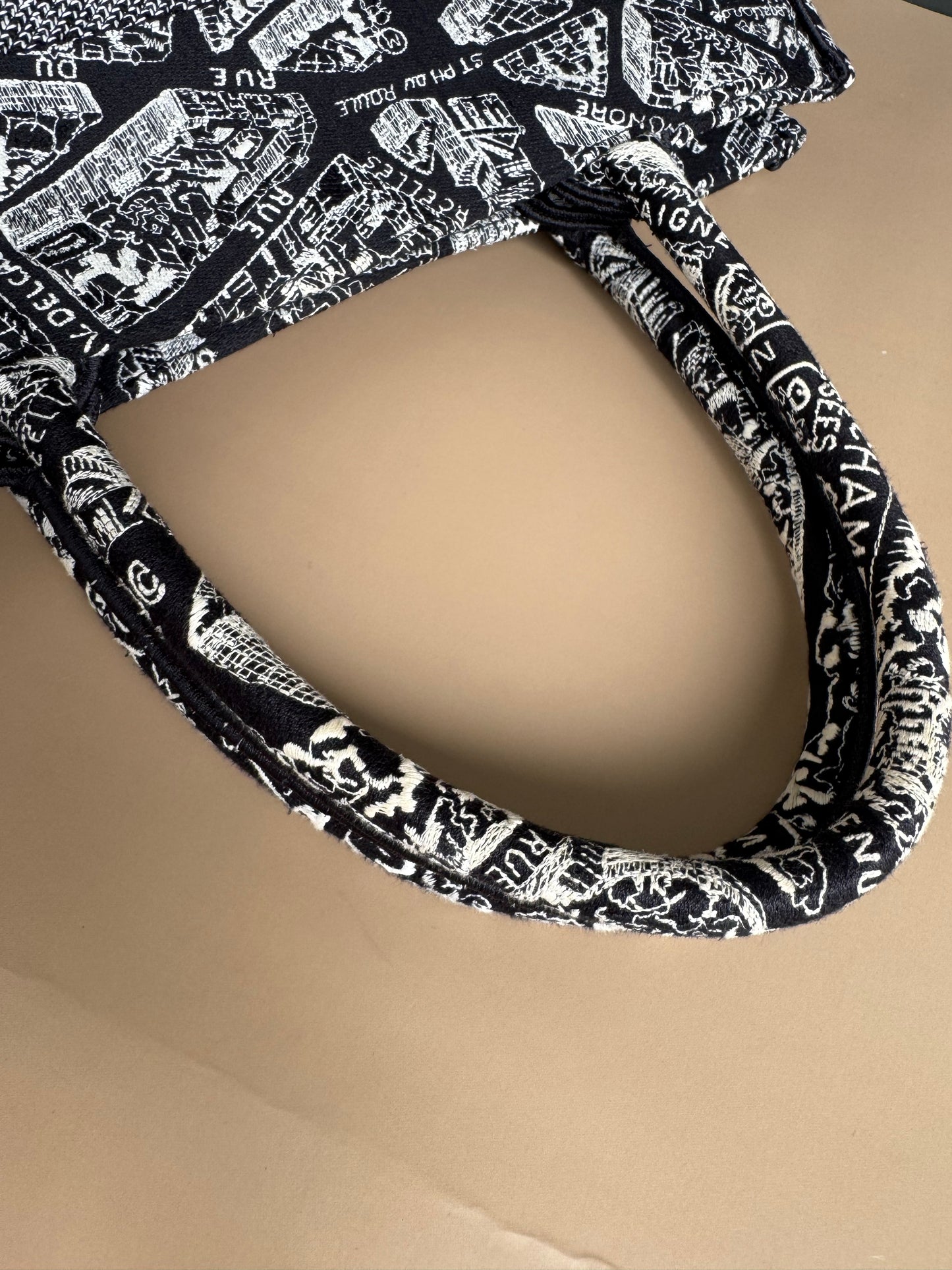 CHRISTIAN DIOR BOOKTOTE MEDIUM