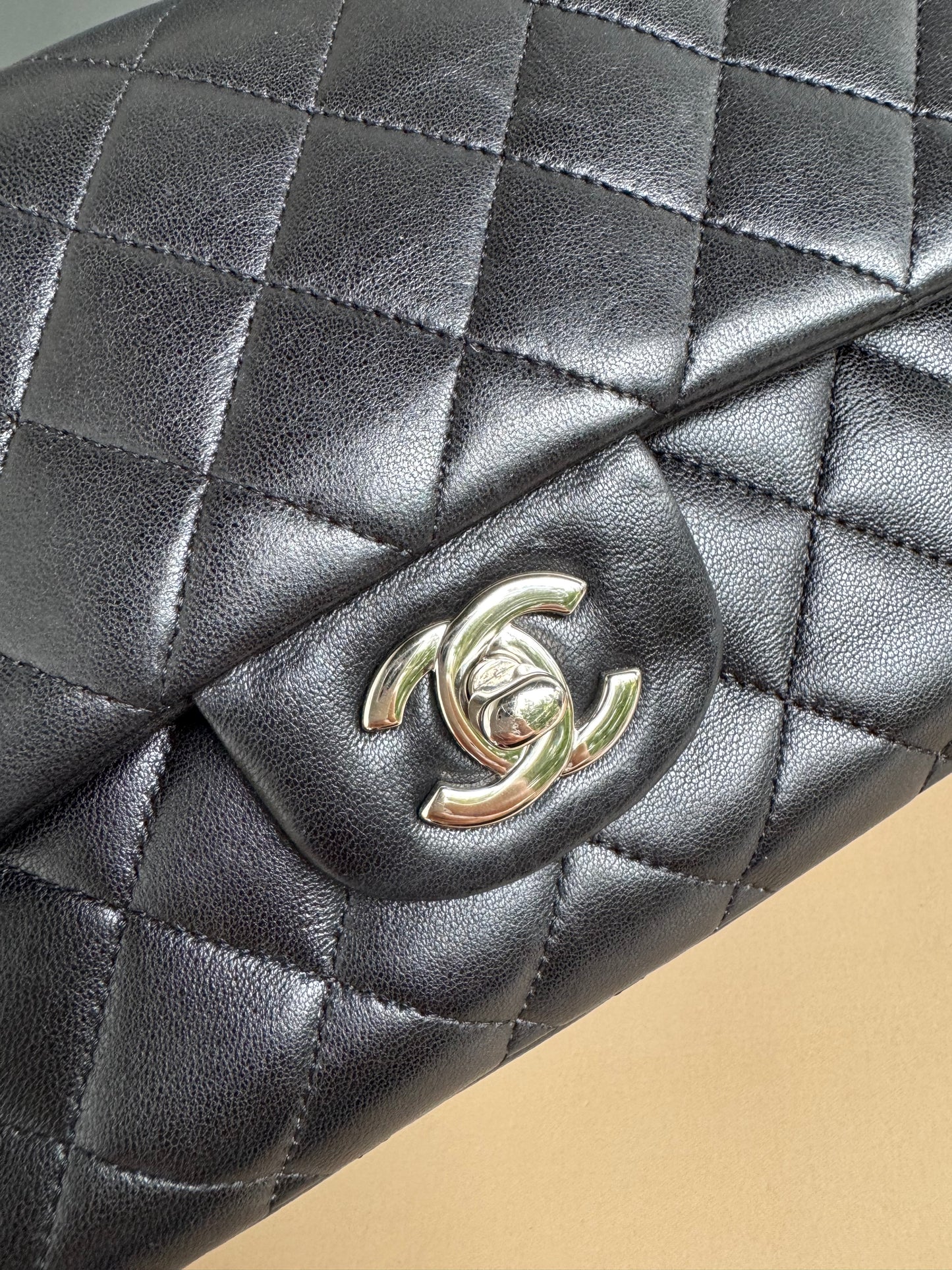 CHANEL CLASSIC MEDIUM DF