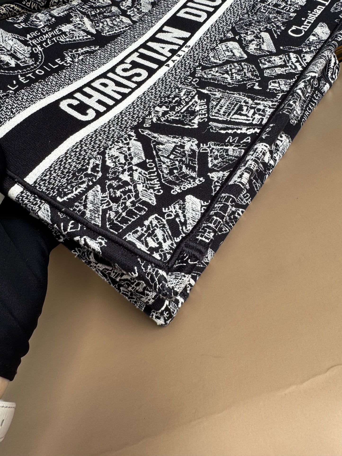CHRISTIAN DIOR BOOKTOTE MEDIUM