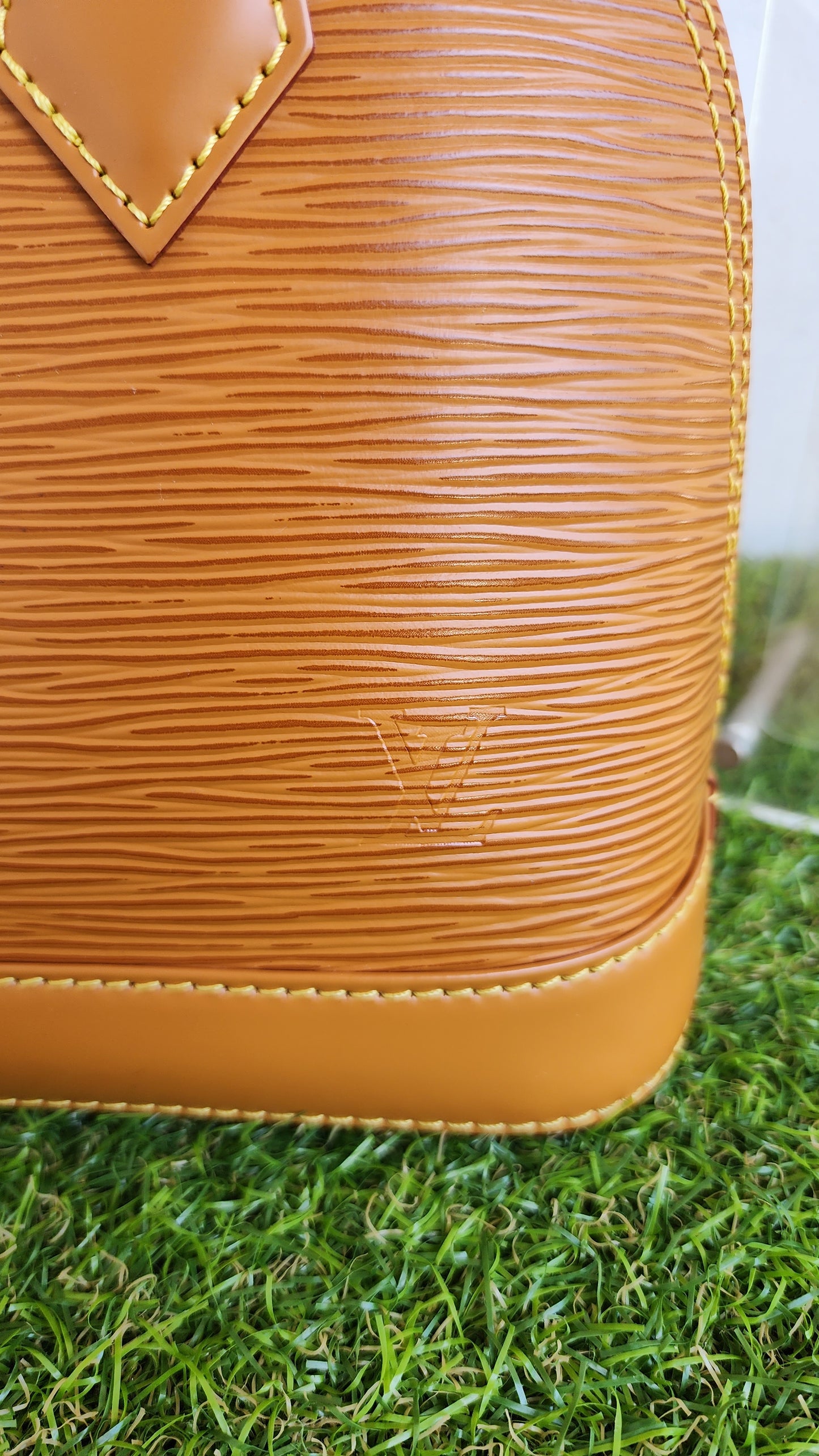 LOUIS VUITTON BB ALMA EPI CARAMEL
