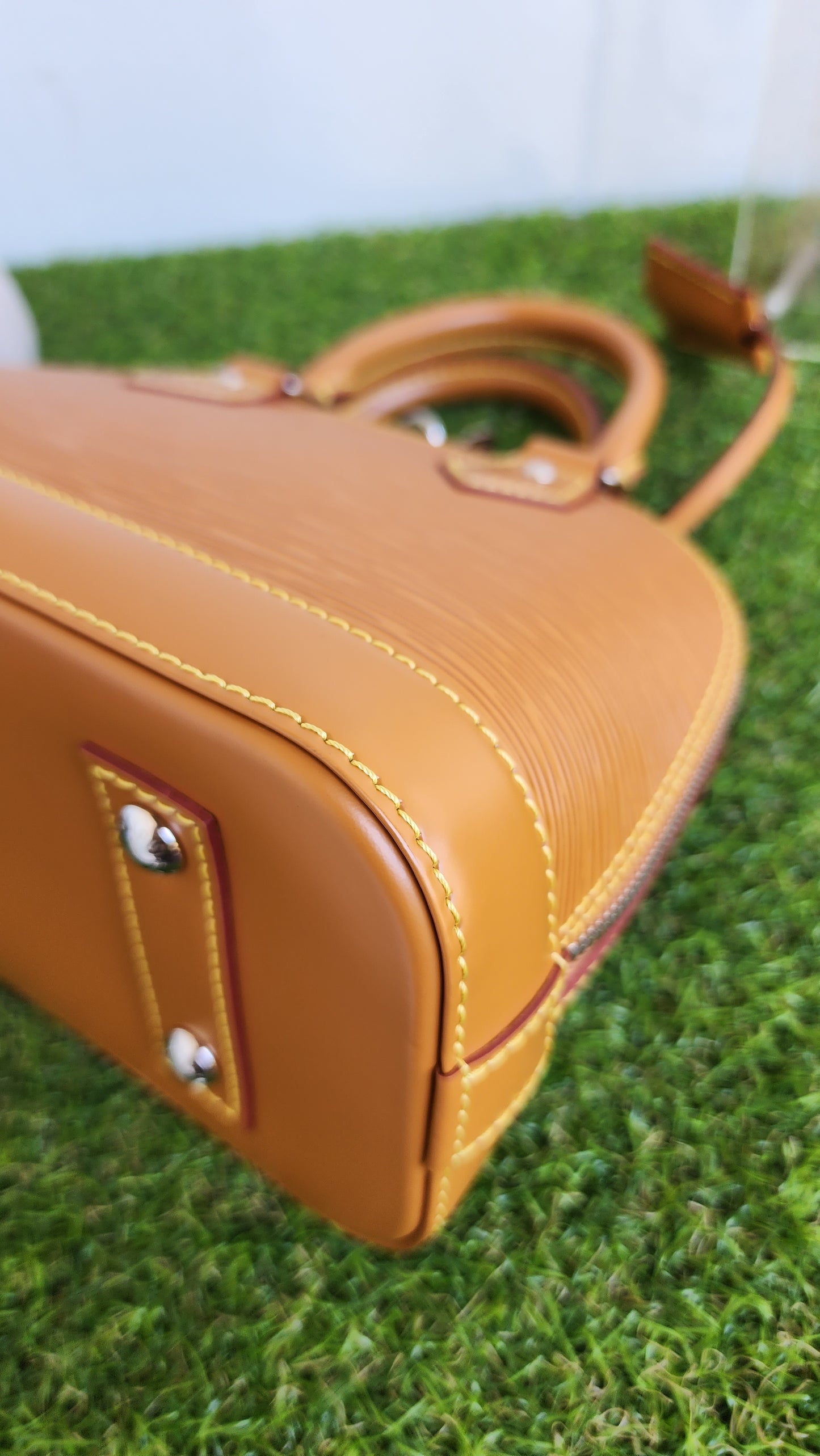 LOUIS VUITTON BB ALMA EPI CARAMEL