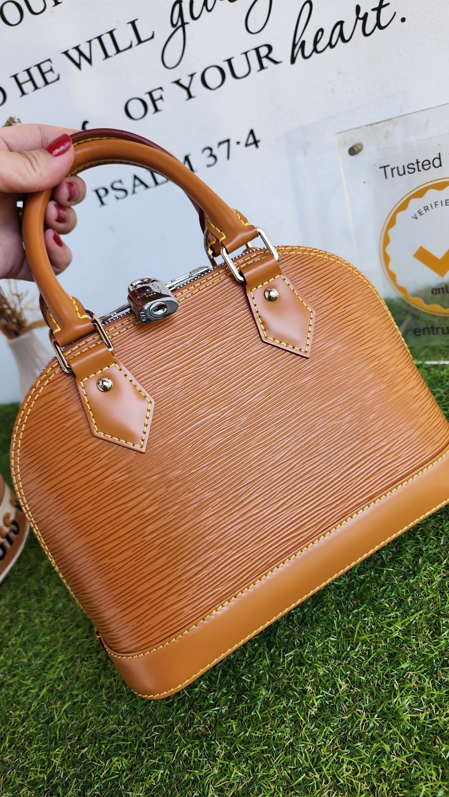 LOUIS VUITTON BB ALMA EPI CARAMEL