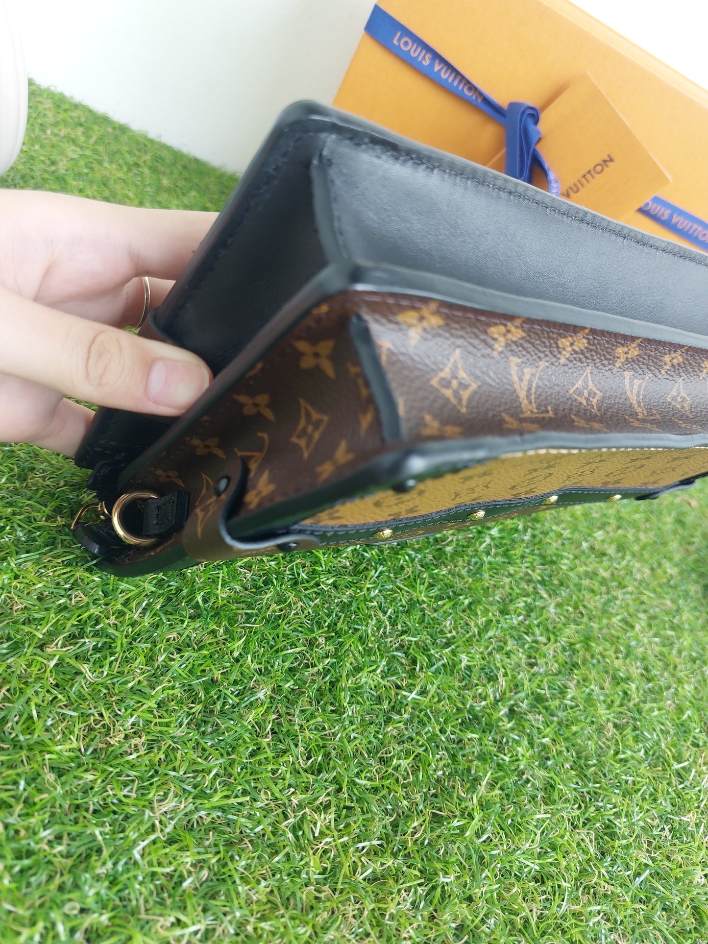LV Trunk Clutch