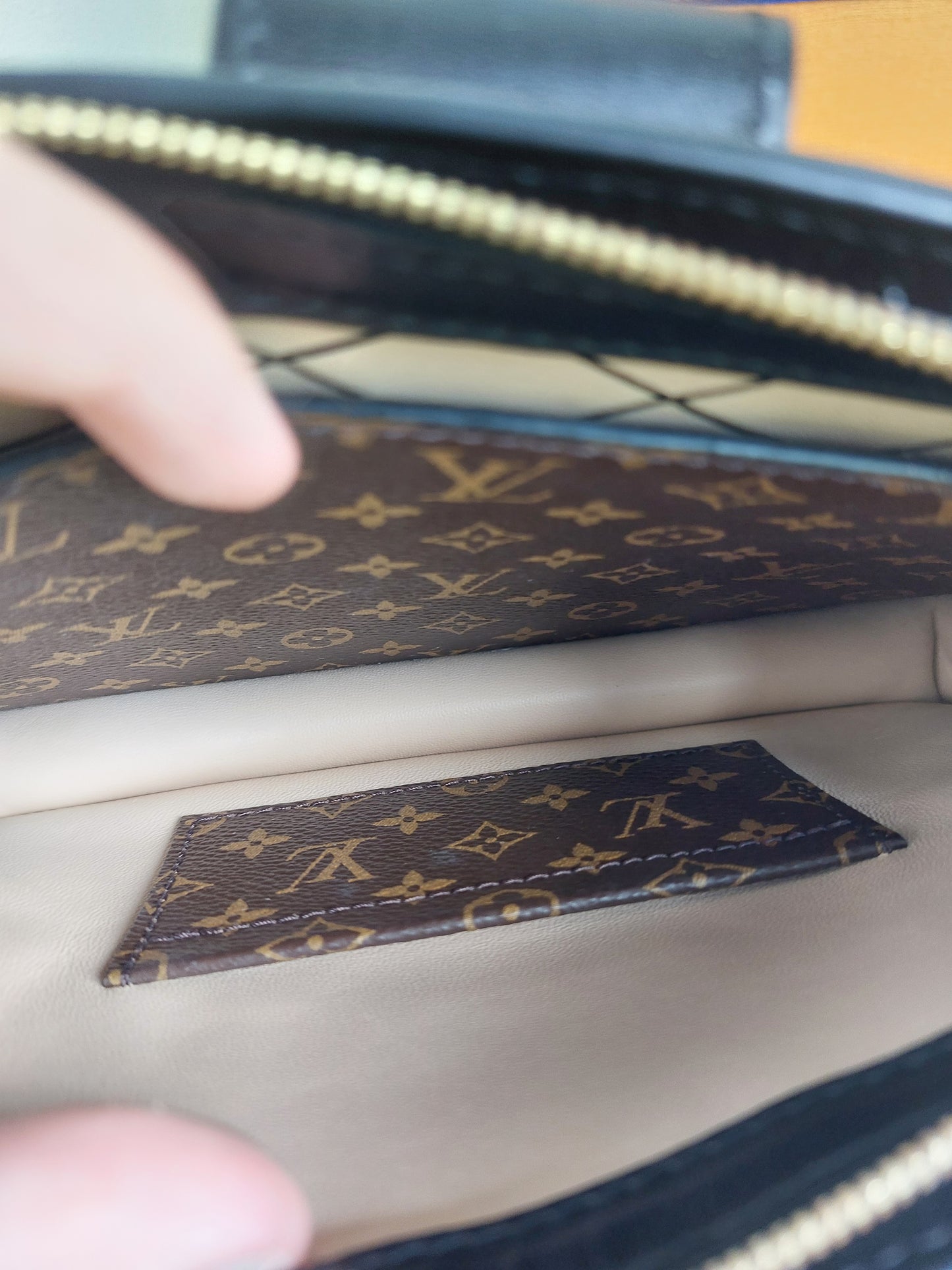 LV Trunk Clutch