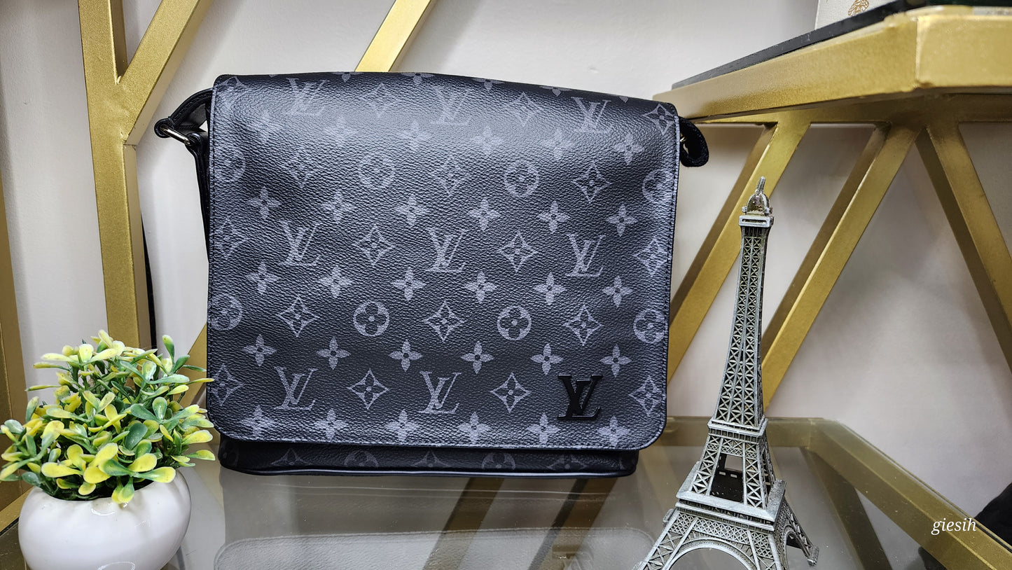 Louis Vuitton District PM