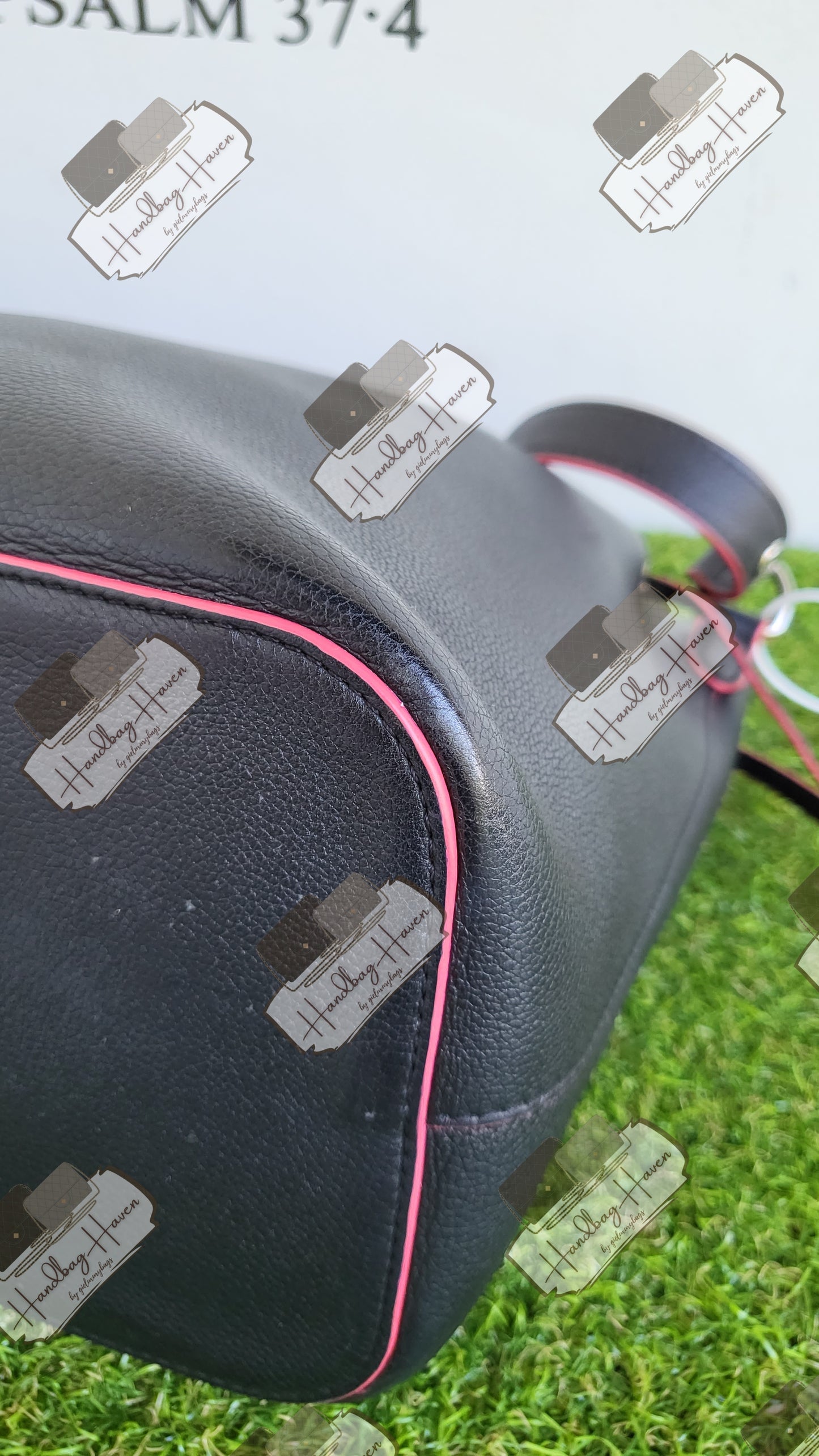 Louis Vuitton Neo Lock me