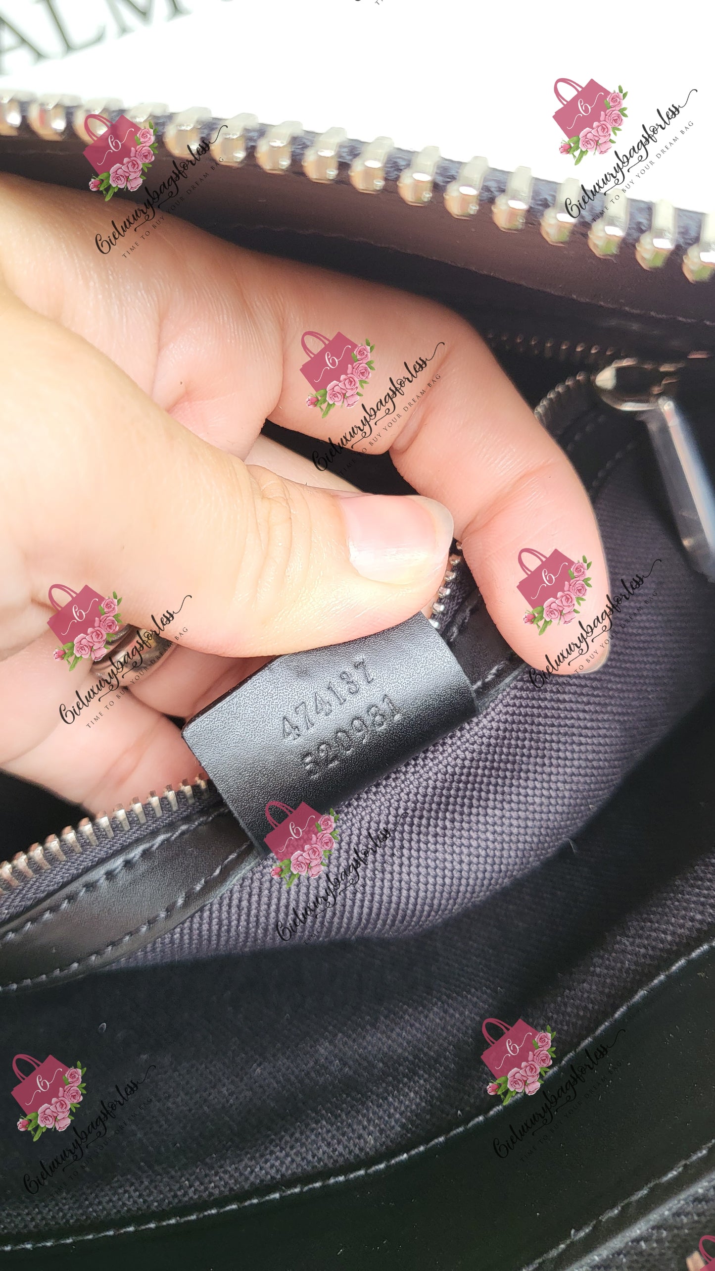 Gucci Supreme Messenger