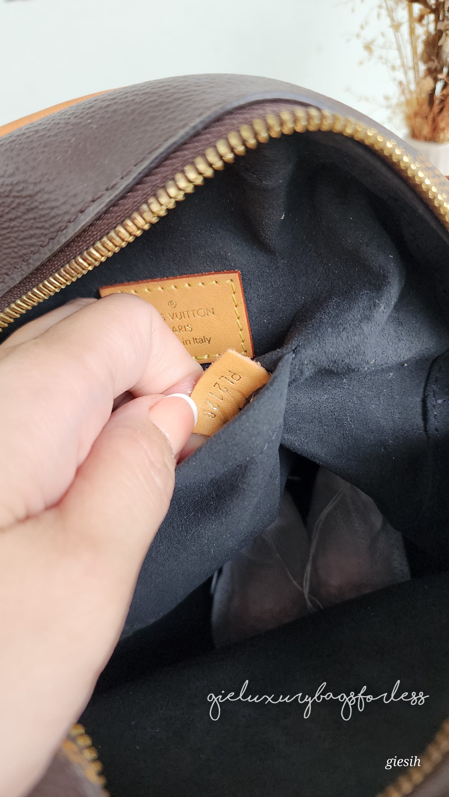 Louis Vuitton Boite Chapteu Reverse Monogram